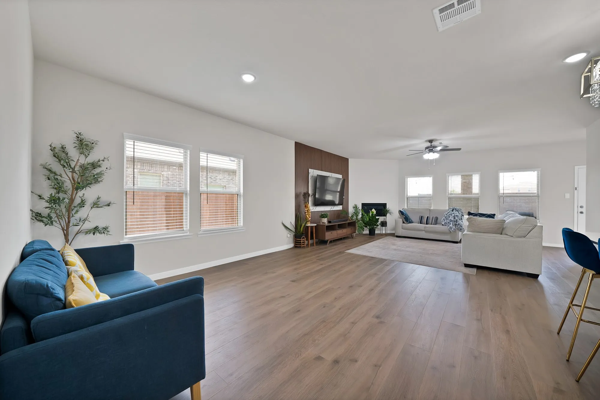 Single Family Residence For Sale in Denton County , 3813 Silver City Avenue, Aubrey, Texas 76227, 5 Bedroom, 4 Bathroom, 2 Garage spaces, 3,401 Sqft, built in 2023, mls#21300033, Real Estate Agent in Aubrey, Homes For Sale in Denton county, Homes For Sale in Aubrey, Realtor in Aubrey Texas, Real Estate Brokerage Independent Realty Texas, Luminita Cordes Realtor
