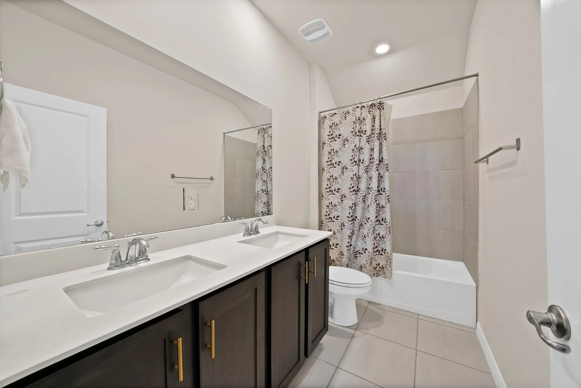 Single Family Residence For Sale in Denton County , 3813 Silver City Avenue, Aubrey, Texas 76227, 5 Bedroom, 4 Bathroom, 2 Garage spaces, 3,401 Sqft, built in 2023, mls#21300033, Real Estate Agent in Aubrey, Homes For Sale in Denton county, Homes For Sale in Aubrey, Realtor in Aubrey Texas, Real Estate Brokerage Independent Realty Texas, Luminita Cordes Realtor
