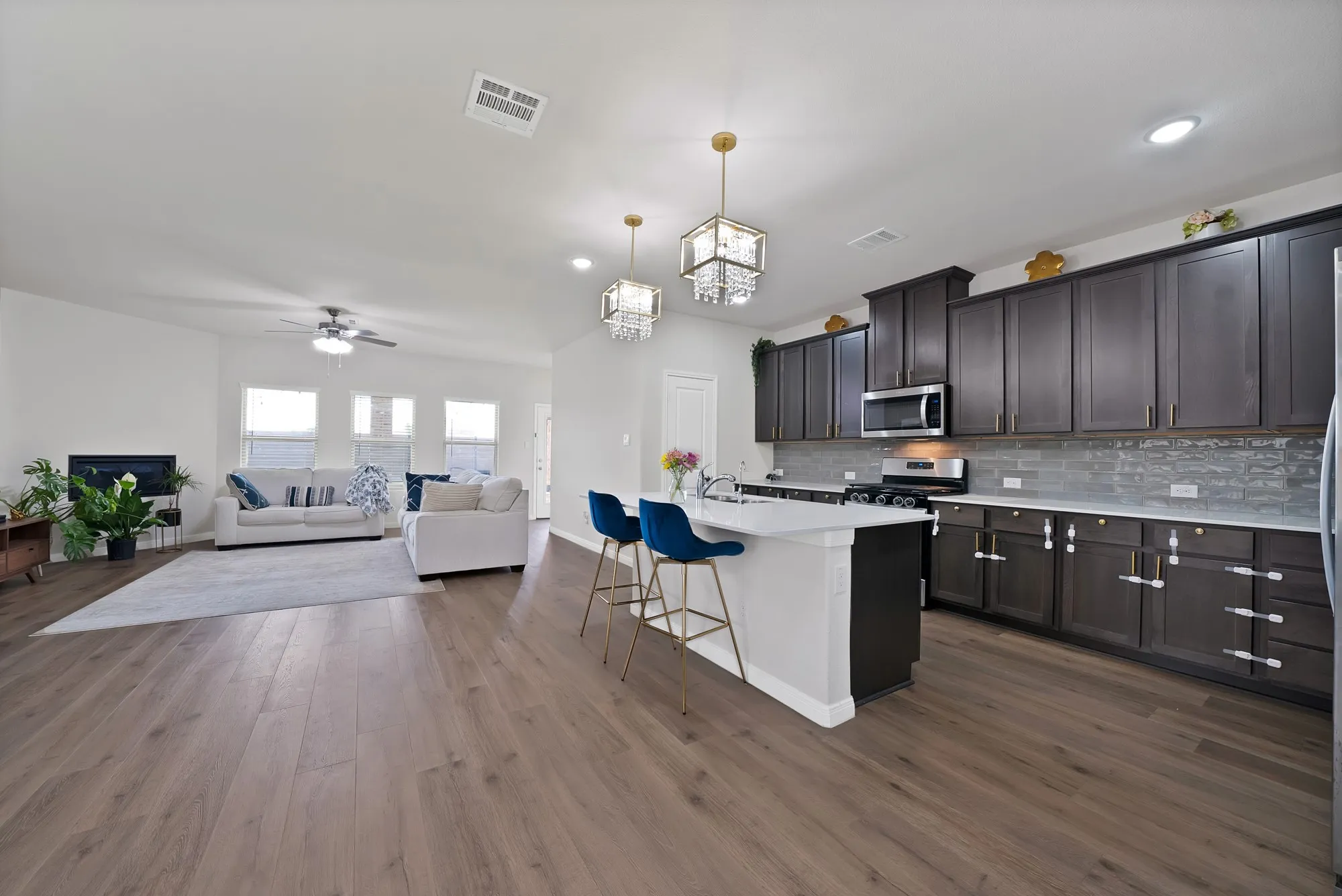 Single Family Residence For Sale in Denton County , 3813 Silver City Avenue, Aubrey, Texas 76227, 5 Bedroom, 4 Bathroom, 2 Garage spaces, 3,401 Sqft, built in 2023, mls#21300033, Real Estate Agent in Aubrey, Homes For Sale in Denton county, Homes For Sale in Aubrey, Realtor in Aubrey Texas, Real Estate Brokerage Independent Realty Texas, Luminita Cordes Realtor