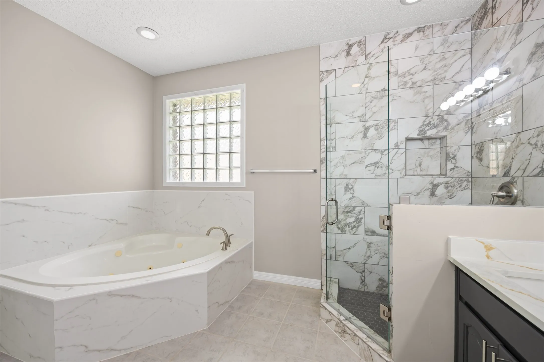 Single Family Residence For Sale in Dallas County , 9446 Abbey Road, Irving, Texas 75063, 3 Bedroom, 3 Bathroom, 2 Garage spaces, 2,539 Sqft, built in 1991, mls#21301094, Real Estate Agent in Irving, Homes For Sale in Dallas county, Homes For Sale in Irving, Realtor in Irving Texas, Real Estate Brokerage Independent Realty Texas, Luminita Cordes Realtor