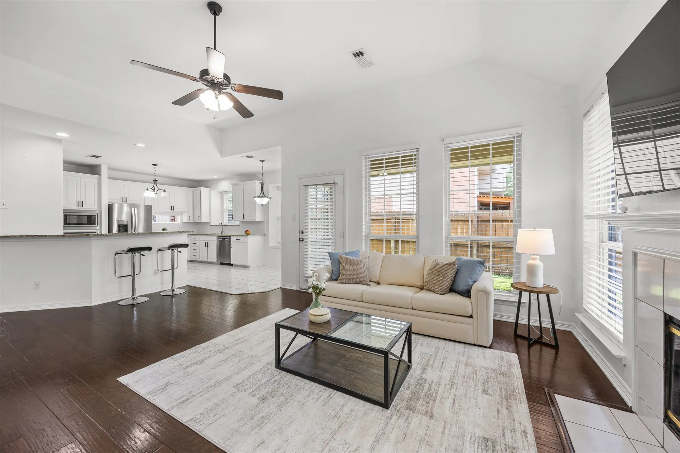Single Family Residence For Sale in Dallas County , 9446 Abbey Road, Irving, Texas 75063, 3 Bedroom, 3 Bathroom, 2 Garage spaces, 2,539 Sqft, built in 1991, mls#21301094, Real Estate Agent in Irving, Homes For Sale in Dallas county, Homes For Sale in Irving, Realtor in Irving Texas, Real Estate Brokerage Independent Realty Texas, Luminita Cordes Realtor