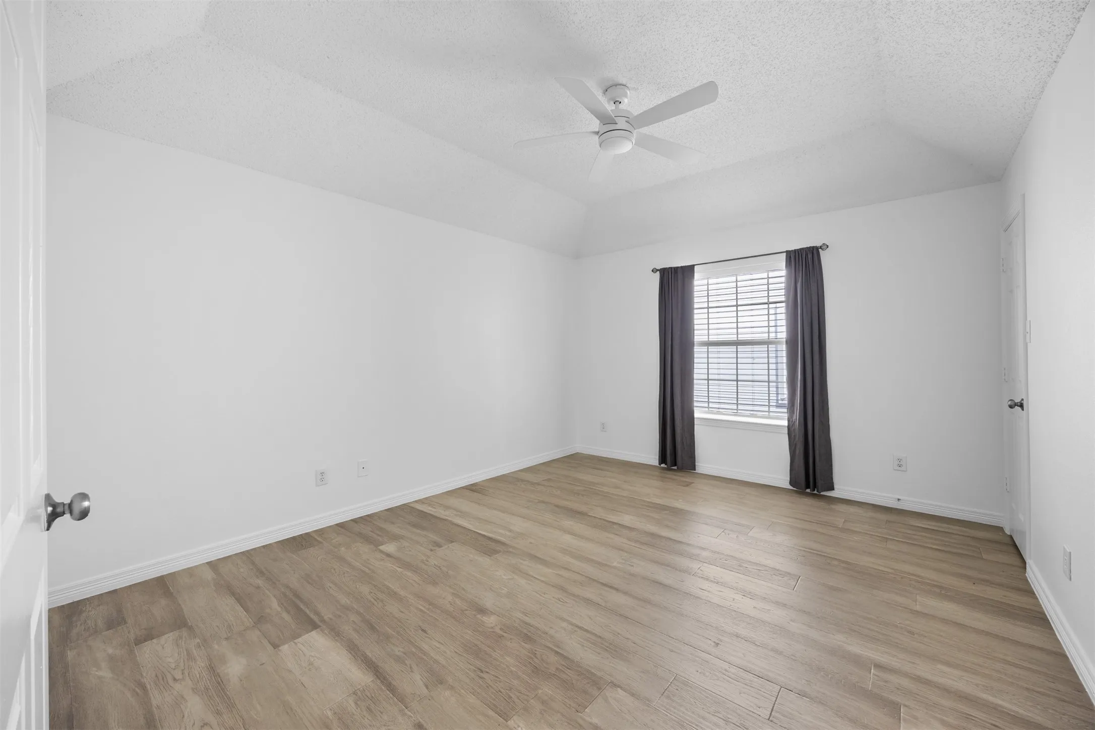 Single Family Residence For Sale in Dallas County , 9446 Abbey Road, Irving, Texas 75063, 3 Bedroom, 3 Bathroom, 2 Garage spaces, 2,539 Sqft, built in 1991, mls#21301094, Real Estate Agent in Irving, Homes For Sale in Dallas county, Homes For Sale in Irving, Realtor in Irving Texas, Real Estate Brokerage Independent Realty Texas, Luminita Cordes Realtor