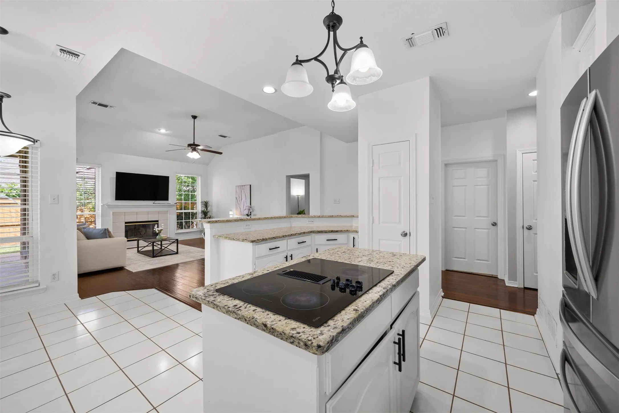 Single Family Residence For Sale in Dallas County , 9446 Abbey Road, Irving, Texas 75063, 3 Bedroom, 3 Bathroom, 2 Garage spaces, 2,539 Sqft, built in 1991, mls#21301094, Real Estate Agent in Irving, Homes For Sale in Dallas county, Homes For Sale in Irving, Realtor in Irving Texas, Real Estate Brokerage Independent Realty Texas, Luminita Cordes Realtor