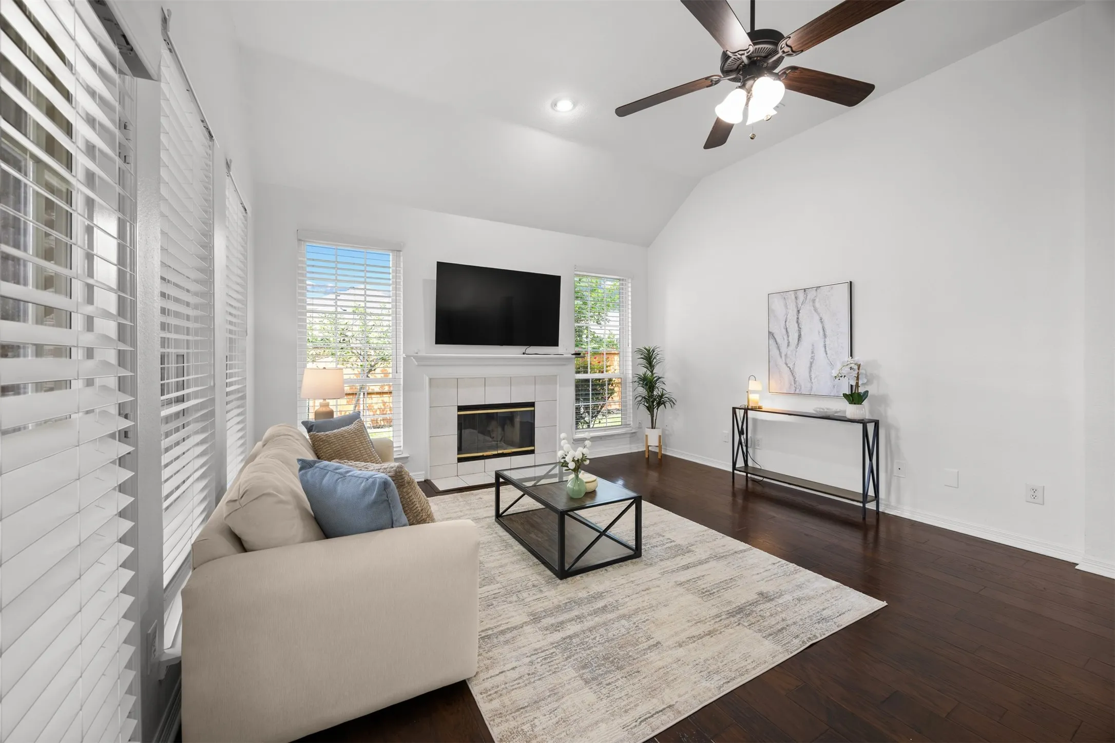 Single Family Residence For Sale in Dallas County , 9446 Abbey Road, Irving, Texas 75063, 3 Bedroom, 3 Bathroom, 2 Garage spaces, 2,539 Sqft, built in 1991, mls#21301094, Real Estate Agent in Irving, Homes For Sale in Dallas county, Homes For Sale in Irving, Realtor in Irving Texas, Real Estate Brokerage Independent Realty Texas, Luminita Cordes Realtor