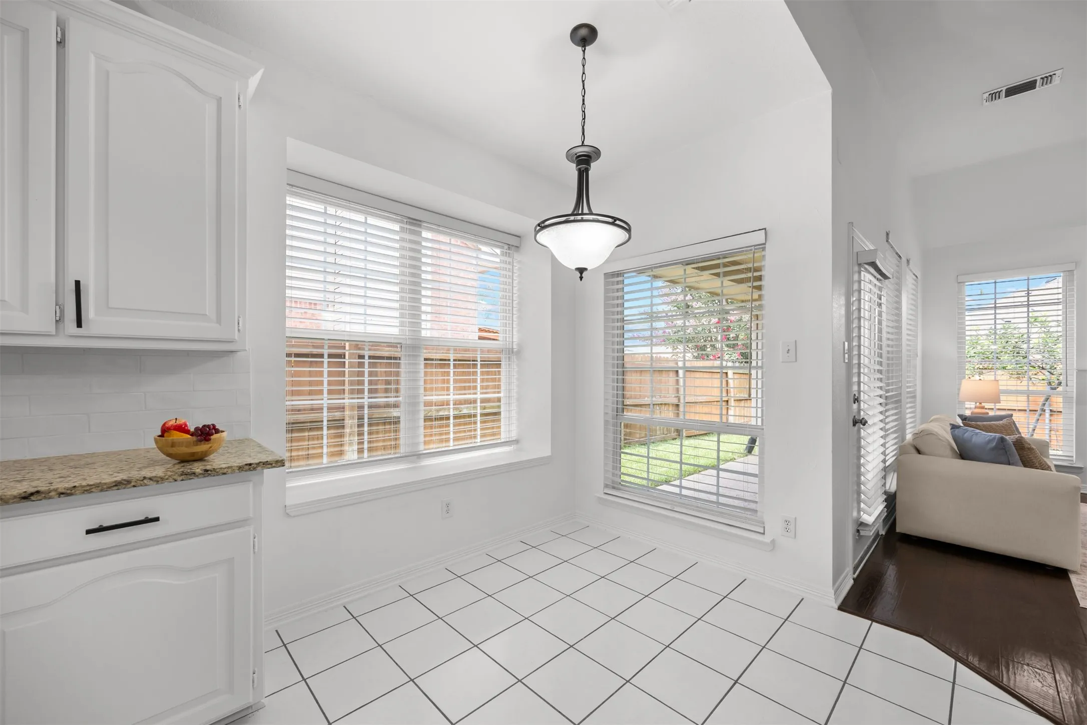 Single Family Residence For Sale in Dallas County , 9446 Abbey Road, Irving, Texas 75063, 3 Bedroom, 3 Bathroom, 2 Garage spaces, 2,539 Sqft, built in 1991, mls#21301094, Real Estate Agent in Irving, Homes For Sale in Dallas county, Homes For Sale in Irving, Realtor in Irving Texas, Real Estate Brokerage Independent Realty Texas, Luminita Cordes Realtor