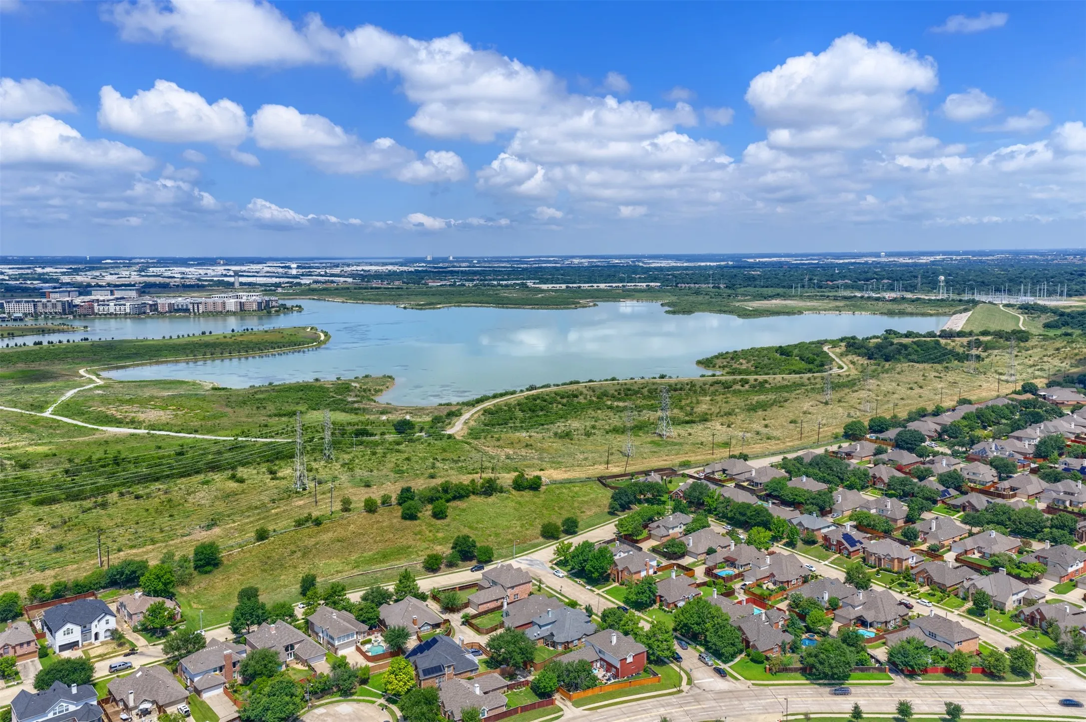 Single Family Residence For Sale in Dallas County , 9446 Abbey Road, Irving, Texas 75063, 3 Bedroom, 3 Bathroom, 2 Garage spaces, 2,539 Sqft, built in 1991, mls#21301094, Real Estate Agent in Irving, Homes For Sale in Dallas county, Homes For Sale in Irving, Realtor in Irving Texas, Real Estate Brokerage Independent Realty Texas, Luminita Cordes Realtor