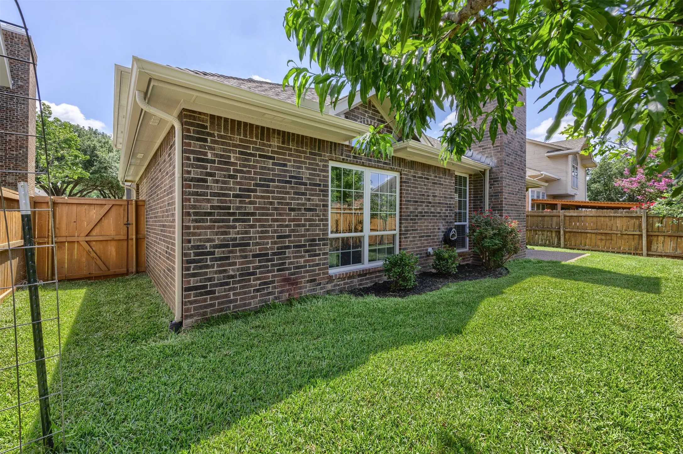 Single Family Residence For Sale in Dallas County , 9446 Abbey Road, Irving, Texas 75063, 3 Bedroom, 3 Bathroom, 2 Garage spaces, 2,539 Sqft, built in 1991, mls#21301094, Real Estate Agent in Irving, Homes For Sale in Dallas county, Homes For Sale in Irving, Realtor in Irving Texas, Real Estate Brokerage Independent Realty Texas, Luminita Cordes Realtor