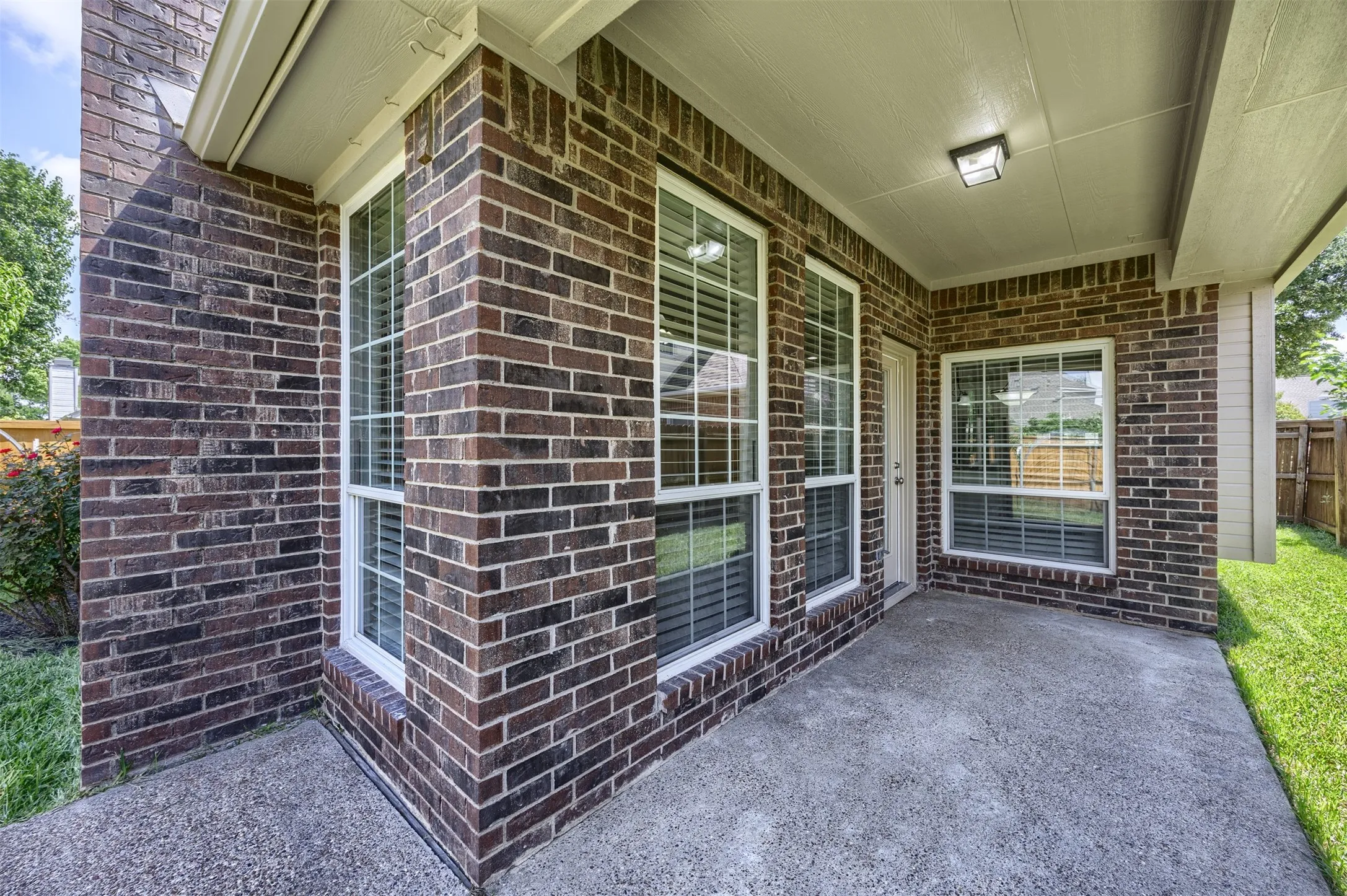 Single Family Residence For Sale in Dallas County , 9446 Abbey Road, Irving, Texas 75063, 3 Bedroom, 3 Bathroom, 2 Garage spaces, 2,539 Sqft, built in 1991, mls#21301094, Real Estate Agent in Irving, Homes For Sale in Dallas county, Homes For Sale in Irving, Realtor in Irving Texas, Real Estate Brokerage Independent Realty Texas, Luminita Cordes Realtor