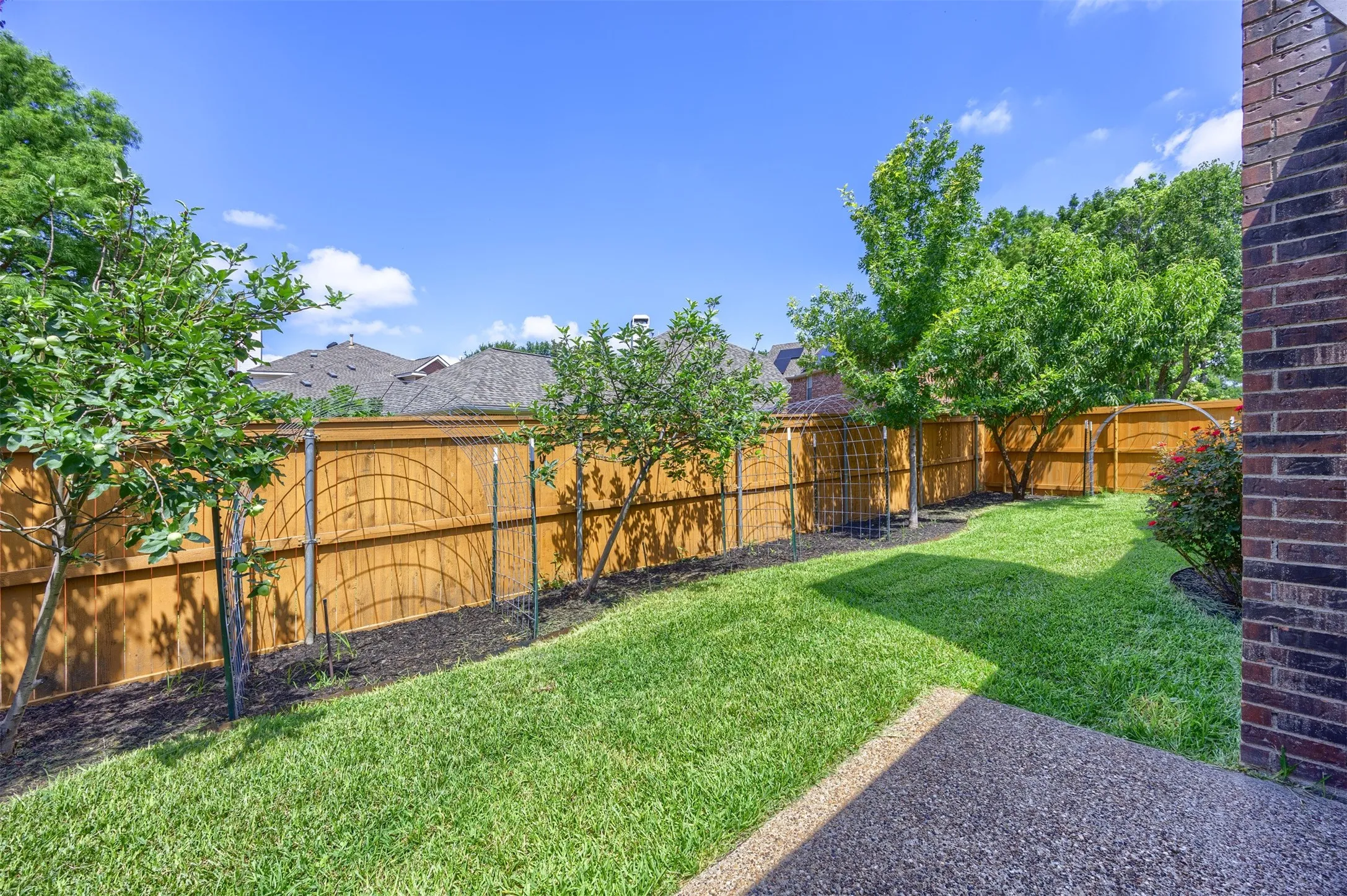 Single Family Residence For Sale in Dallas County , 9446 Abbey Road, Irving, Texas 75063, 3 Bedroom, 3 Bathroom, 2 Garage spaces, 2,539 Sqft, built in 1991, mls#21301094, Real Estate Agent in Irving, Homes For Sale in Dallas county, Homes For Sale in Irving, Realtor in Irving Texas, Real Estate Brokerage Independent Realty Texas, Luminita Cordes Realtor