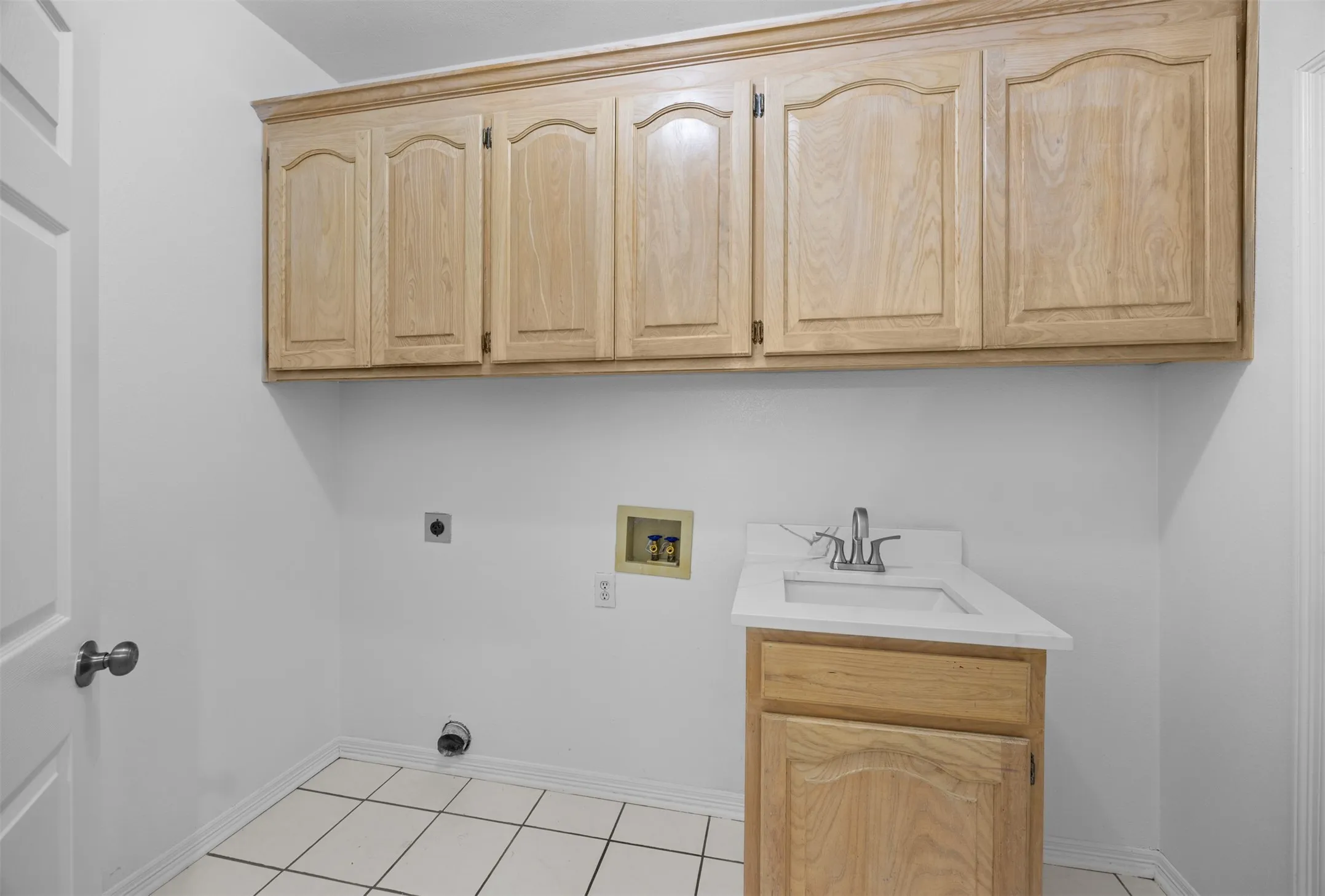 Single Family Residence For Sale in Dallas County , 9446 Abbey Road, Irving, Texas 75063, 3 Bedroom, 3 Bathroom, 2 Garage spaces, 2,539 Sqft, built in 1991, mls#21301094, Real Estate Agent in Irving, Homes For Sale in Dallas county, Homes For Sale in Irving, Realtor in Irving Texas, Real Estate Brokerage Independent Realty Texas, Luminita Cordes Realtor