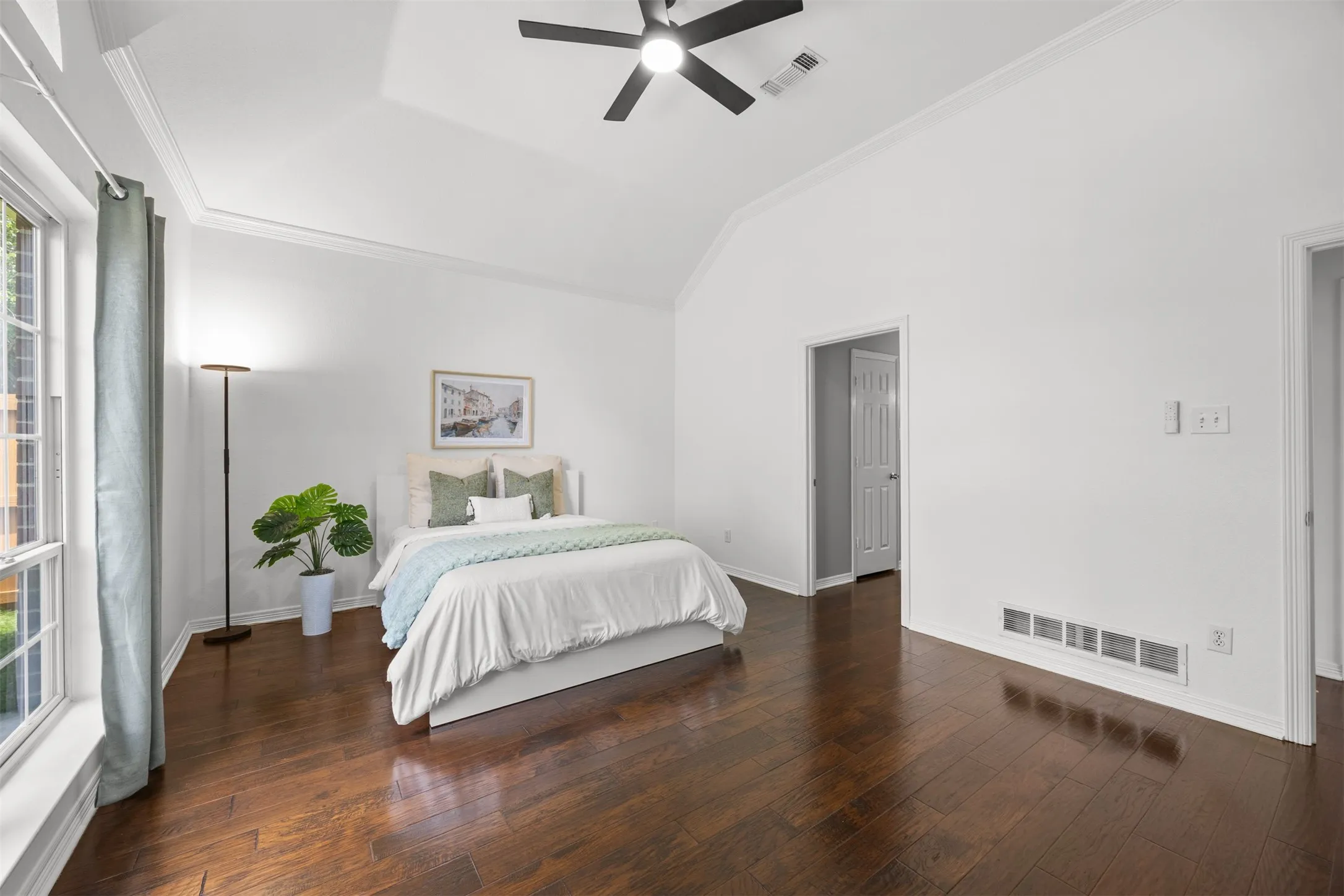 Single Family Residence For Sale in Dallas County , 9446 Abbey Road, Irving, Texas 75063, 3 Bedroom, 3 Bathroom, 2 Garage spaces, 2,539 Sqft, built in 1991, mls#21301094, Real Estate Agent in Irving, Homes For Sale in Dallas county, Homes For Sale in Irving, Realtor in Irving Texas, Real Estate Brokerage Independent Realty Texas, Luminita Cordes Realtor