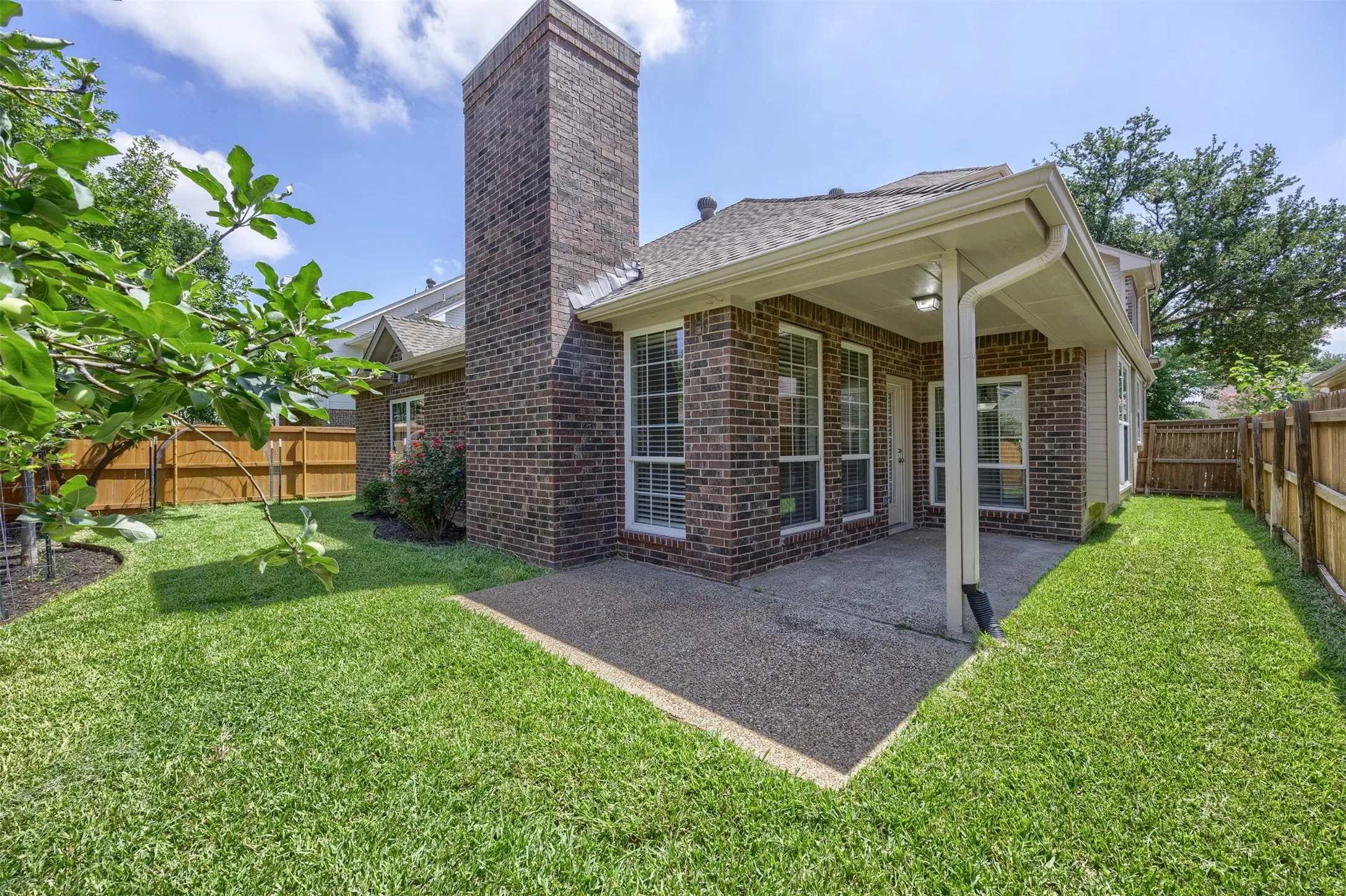Single Family Residence For Sale in Dallas County , 9446 Abbey Road, Irving, Texas 75063, 3 Bedroom, 3 Bathroom, 2 Garage spaces, 2,539 Sqft, built in 1991, mls#21301094, Real Estate Agent in Irving, Homes For Sale in Dallas county, Homes For Sale in Irving, Realtor in Irving Texas, Real Estate Brokerage Independent Realty Texas, Luminita Cordes Realtor