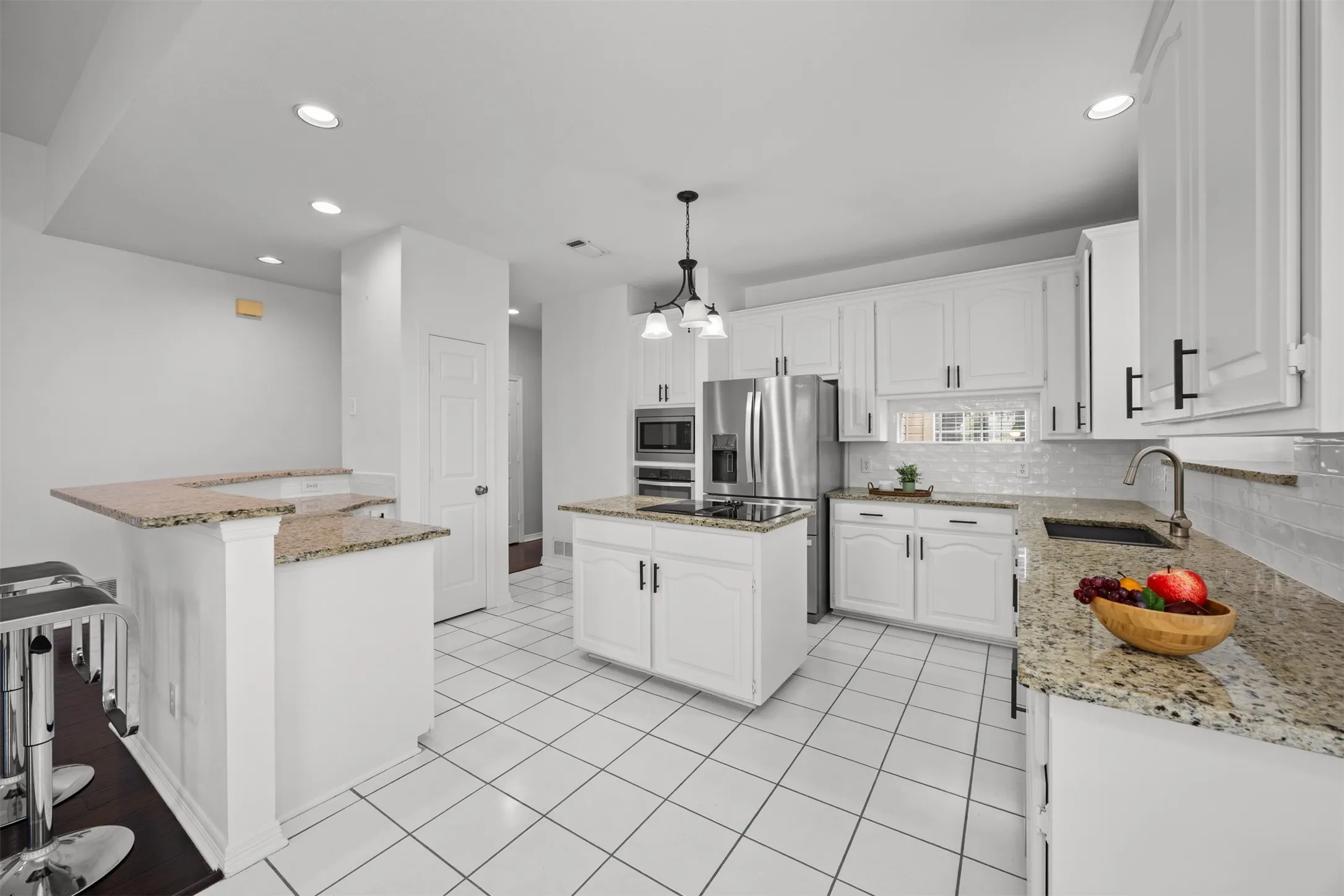 Single Family Residence For Sale in Dallas County , 9446 Abbey Road, Irving, Texas 75063, 3 Bedroom, 3 Bathroom, 2 Garage spaces, 2,539 Sqft, built in 1991, mls#21301094, Real Estate Agent in Irving, Homes For Sale in Dallas county, Homes For Sale in Irving, Realtor in Irving Texas, Real Estate Brokerage Independent Realty Texas, Luminita Cordes Realtor