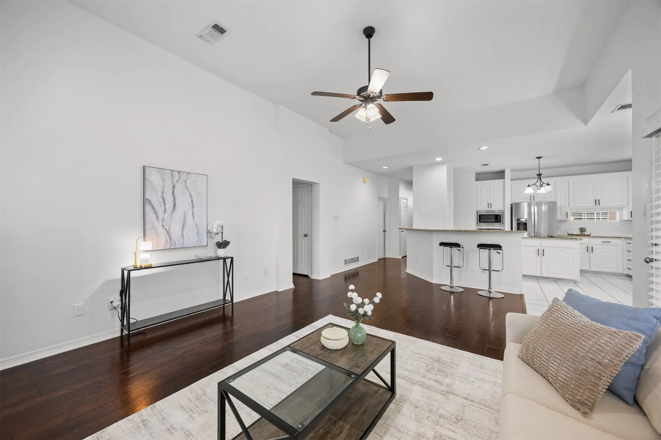 Single Family Residence For Sale in Dallas County , 9446 Abbey Road, Irving, Texas 75063, 3 Bedroom, 3 Bathroom, 2 Garage spaces, 2,539 Sqft, built in 1991, mls#21301094, Real Estate Agent in Irving, Homes For Sale in Dallas county, Homes For Sale in Irving, Realtor in Irving Texas, Real Estate Brokerage Independent Realty Texas, Luminita Cordes Realtor