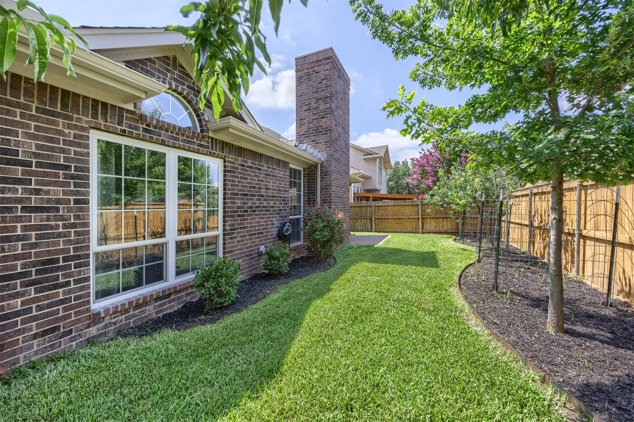 Single Family Residence For Sale in Dallas County , 9446 Abbey Road, Irving, Texas 75063, 3 Bedroom, 3 Bathroom, 2 Garage spaces, 2,539 Sqft, built in 1991, mls#21301094, Real Estate Agent in Irving, Homes For Sale in Dallas county, Homes For Sale in Irving, Realtor in Irving Texas, Real Estate Brokerage Independent Realty Texas, Luminita Cordes Realtor