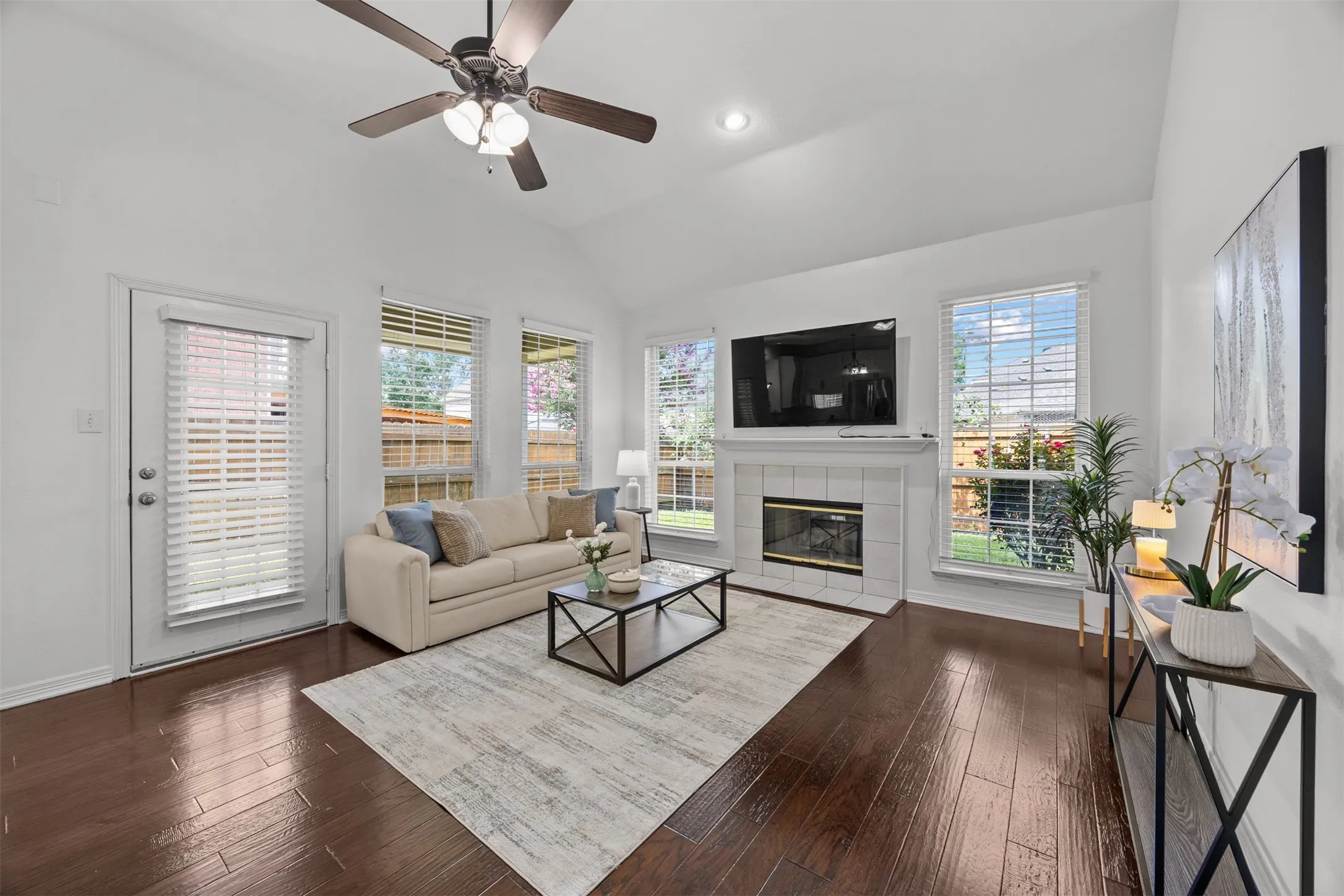 Single Family Residence For Sale in Dallas County , 9446 Abbey Road, Irving, Texas 75063, 3 Bedroom, 3 Bathroom, 2 Garage spaces, 2,539 Sqft, built in 1991, mls#21301094, Real Estate Agent in Irving, Homes For Sale in Dallas county, Homes For Sale in Irving, Realtor in Irving Texas, Real Estate Brokerage Independent Realty Texas, Luminita Cordes Realtor