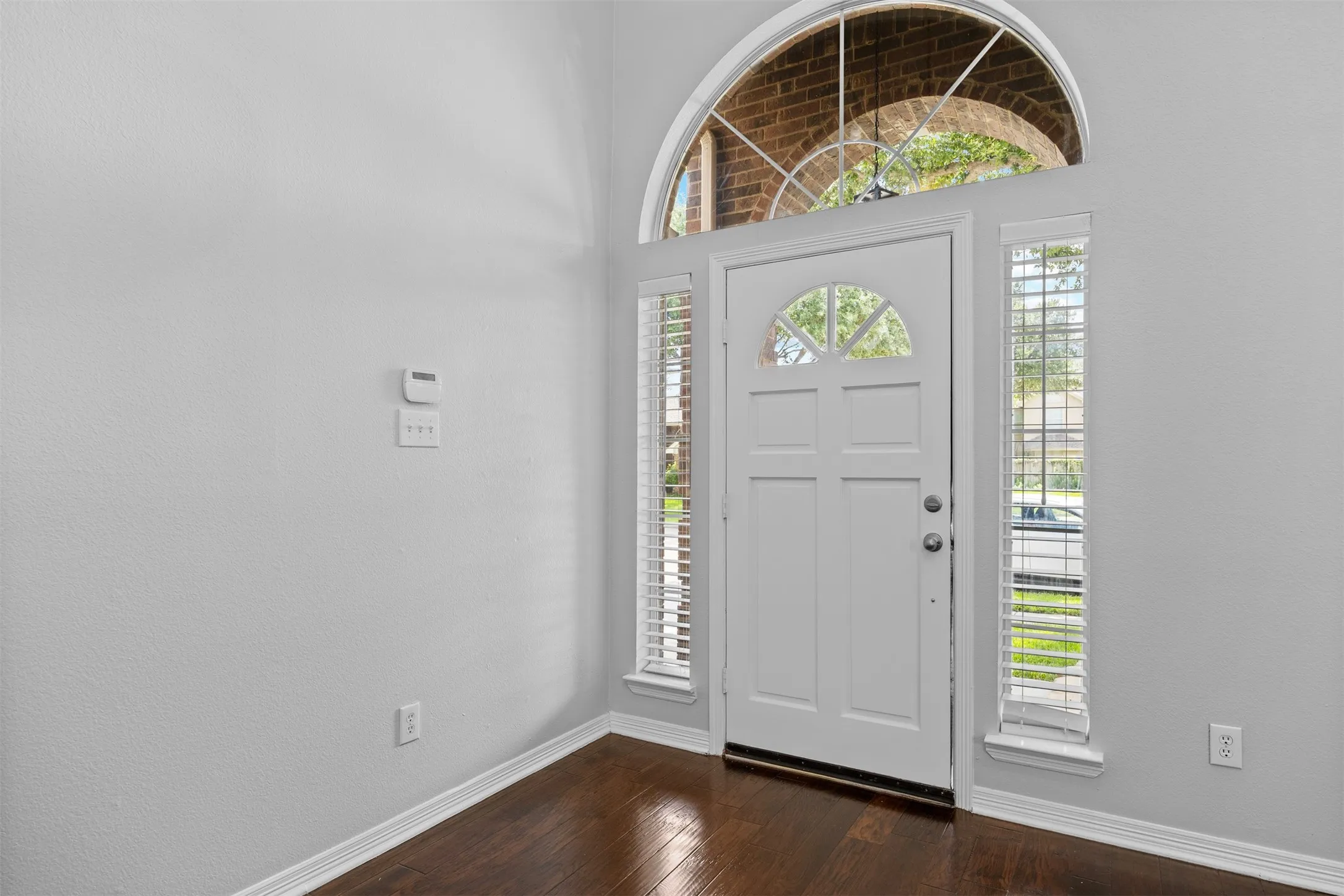 Single Family Residence For Sale in Dallas County , 9446 Abbey Road, Irving, Texas 75063, 3 Bedroom, 3 Bathroom, 2 Garage spaces, 2,539 Sqft, built in 1991, mls#21301094, Real Estate Agent in Irving, Homes For Sale in Dallas county, Homes For Sale in Irving, Realtor in Irving Texas, Real Estate Brokerage Independent Realty Texas, Luminita Cordes Realtor