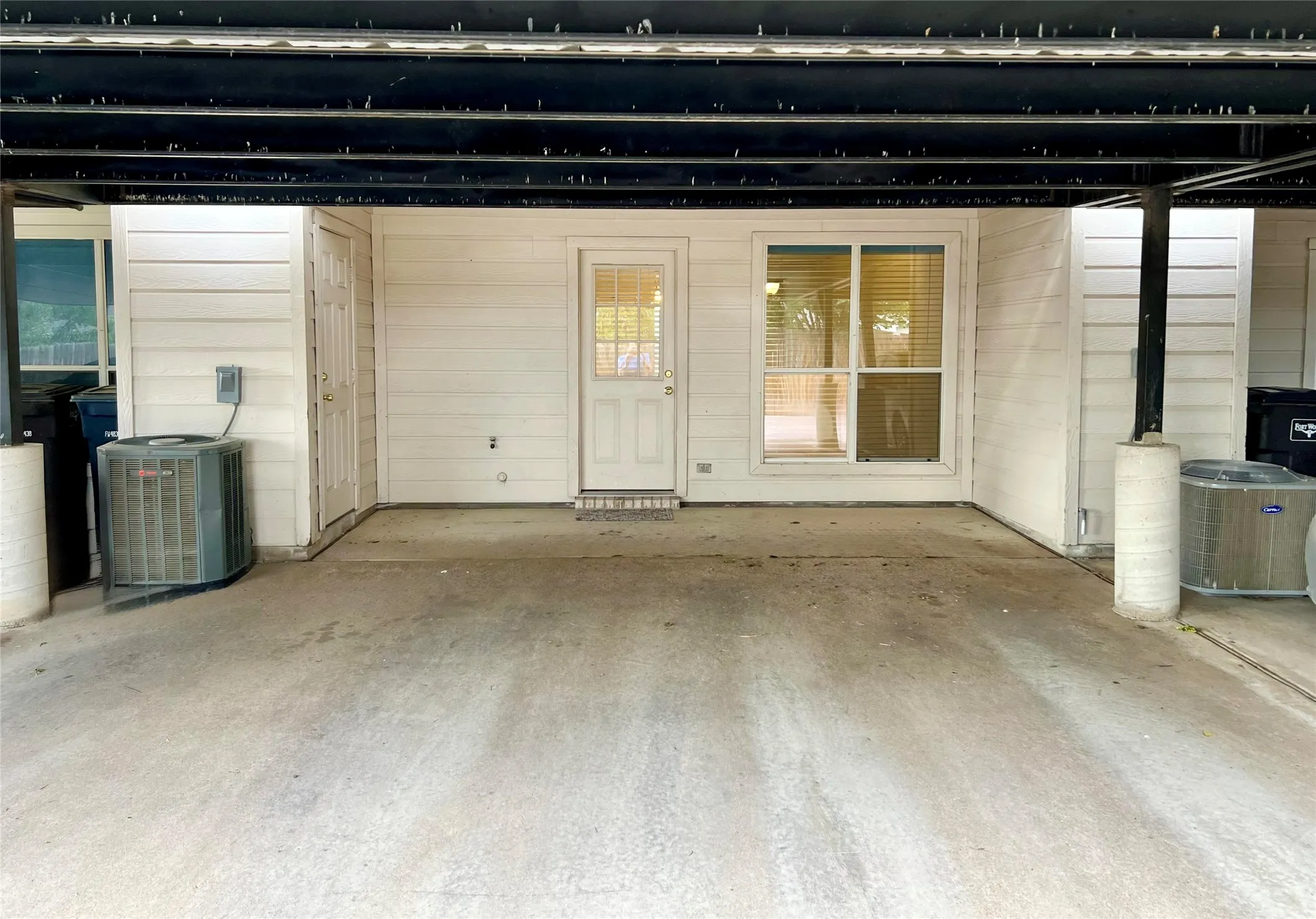 Townhouse For Sale in Tarrant County , 5752 Giddyup Lane, Fort Worth, Texas 76179, 3 Bedroom, 3 Bathroom, Garage spaces, 1,312 Sqft, built in 2005, mls#21305737, Real Estate Agent in Fort Worth, Homes For Sale in Tarrant county, Homes For Sale in Fort Worth, Realtor in Fort Worth Texas, Real Estate Brokerage Independent Realty Texas, Luminita Cordes Realtor