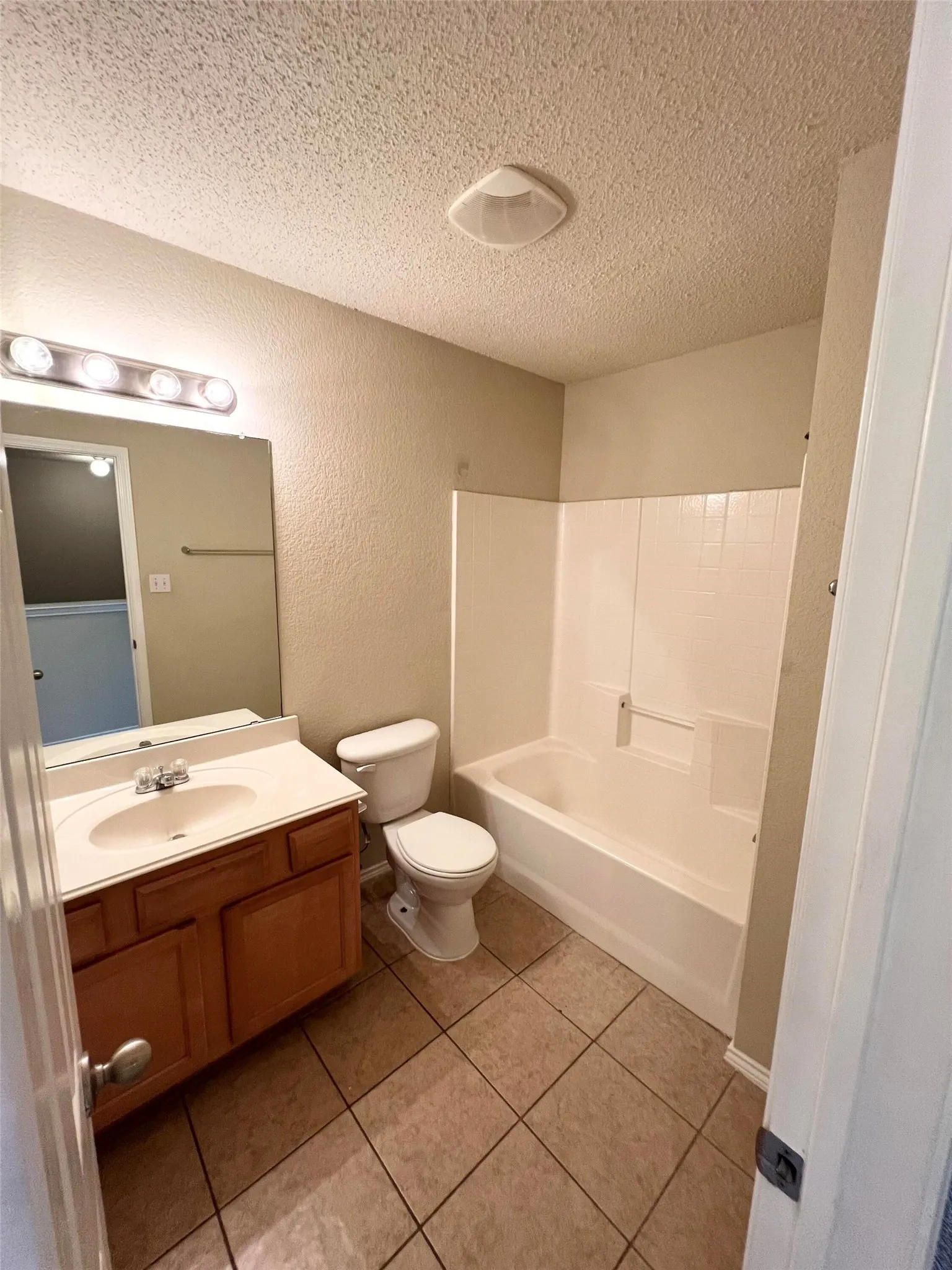 Townhouse For Sale in Tarrant County , 5752 Giddyup Lane, Fort Worth, Texas 76179, 3 Bedroom, 3 Bathroom, Garage spaces, 1,312 Sqft, built in 2005, mls#21305737, Real Estate Agent in Fort Worth, Homes For Sale in Tarrant county, Homes For Sale in Fort Worth, Realtor in Fort Worth Texas, Real Estate Brokerage Independent Realty Texas, Luminita Cordes Realtor