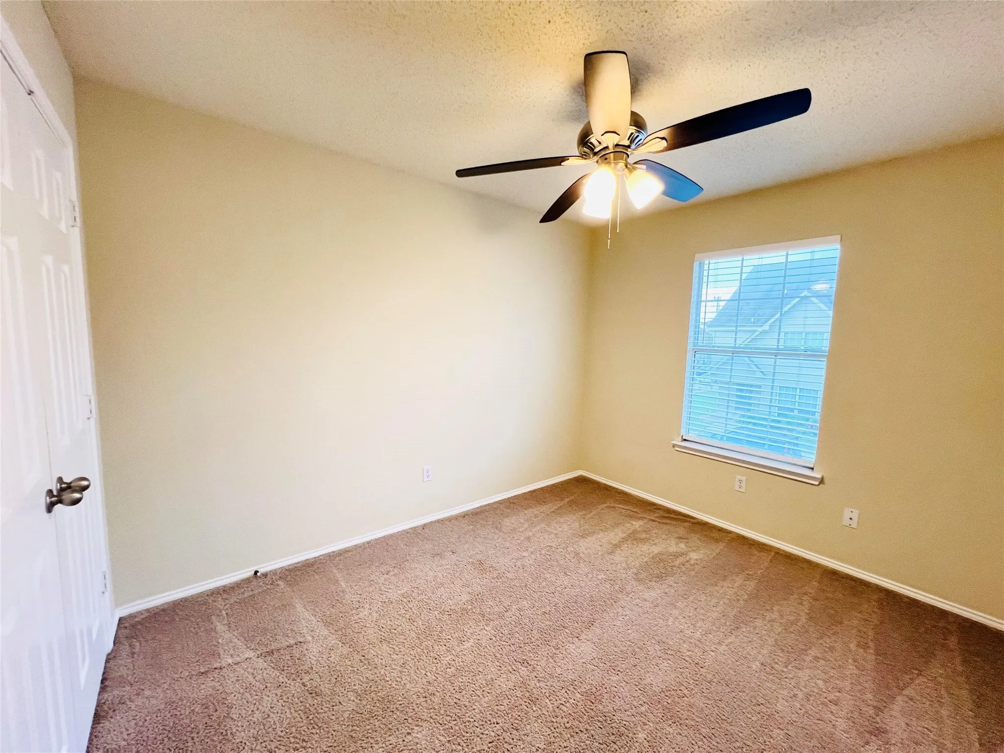 Townhouse For Sale in Tarrant County , 5752 Giddyup Lane, Fort Worth, Texas 76179, 3 Bedroom, 3 Bathroom, Garage spaces, 1,312 Sqft, built in 2005, mls#21305737, Real Estate Agent in Fort Worth, Homes For Sale in Tarrant county, Homes For Sale in Fort Worth, Realtor in Fort Worth Texas, Real Estate Brokerage Independent Realty Texas, Luminita Cordes Realtor
