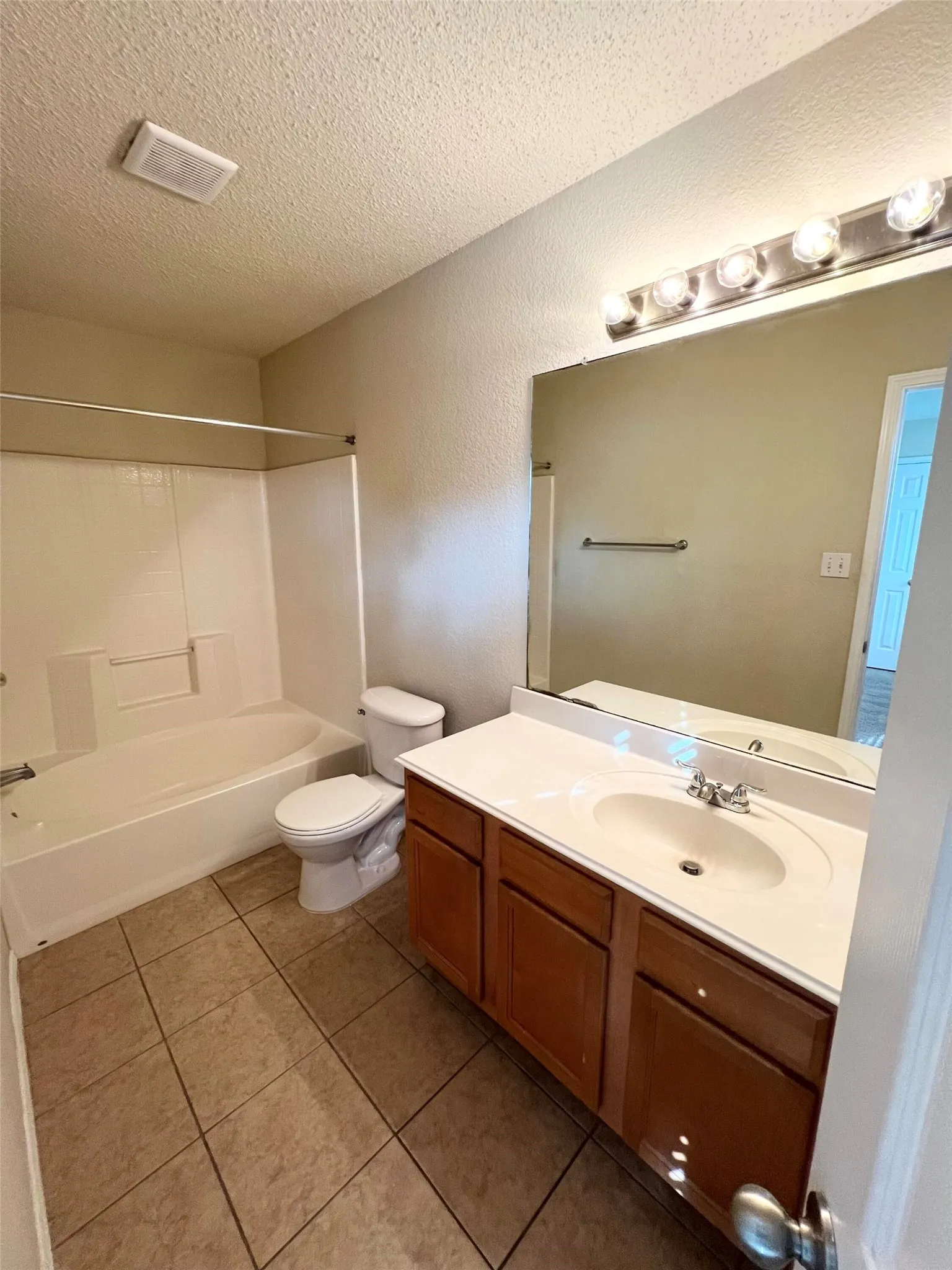 Townhouse For Sale in Tarrant County , 5752 Giddyup Lane, Fort Worth, Texas 76179, 3 Bedroom, 3 Bathroom, Garage spaces, 1,312 Sqft, built in 2005, mls#21305737, Real Estate Agent in Fort Worth, Homes For Sale in Tarrant county, Homes For Sale in Fort Worth, Realtor in Fort Worth Texas, Real Estate Brokerage Independent Realty Texas, Luminita Cordes Realtor