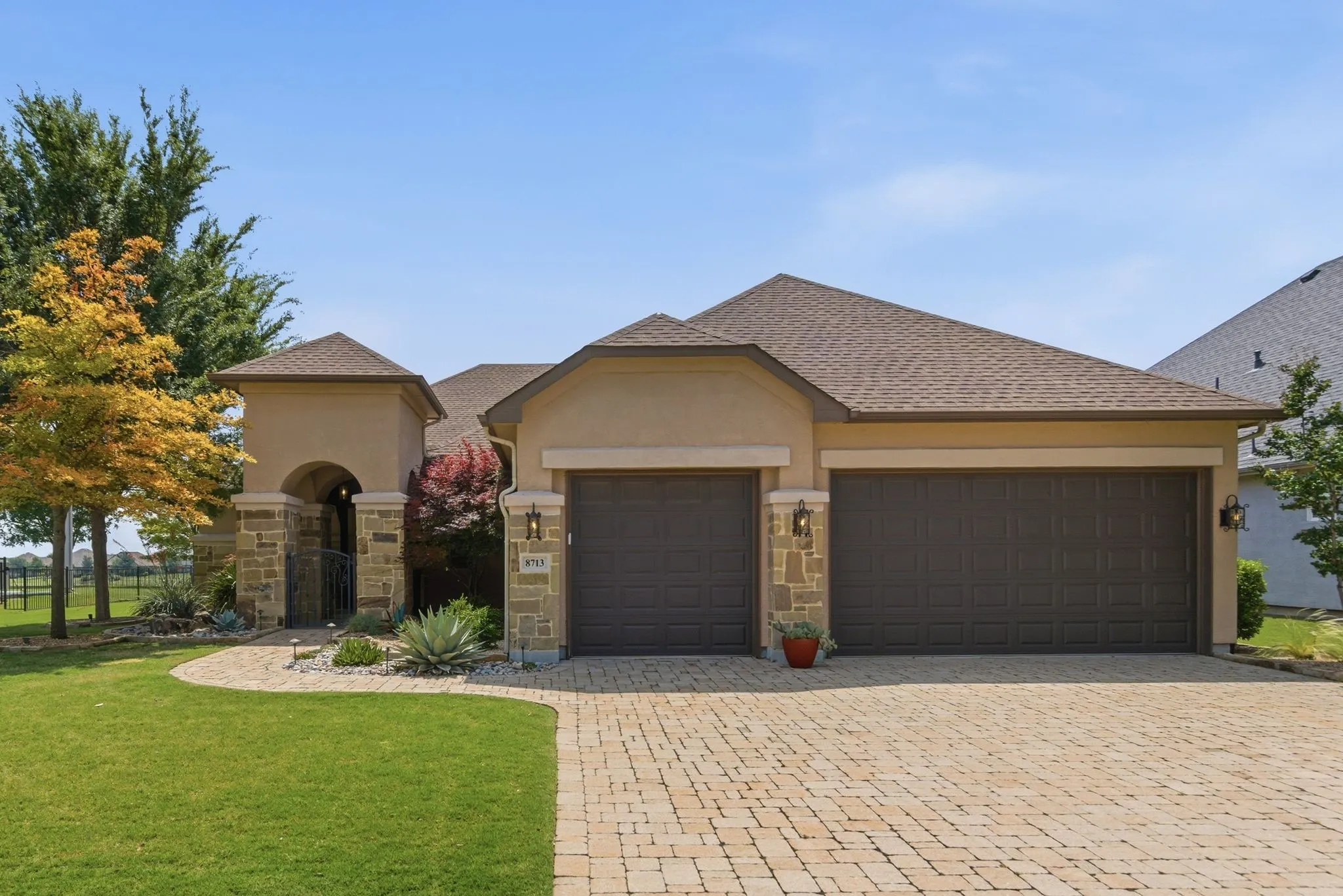 Single Family Residence For Sale in Denton County , 8713 Gardenia Drive, Denton, Texas 76207, 2 Bedroom, 3 Bathroom, 3 Garage spaces, 2,952 Sqft, built in 2015, mls#21258049, Real Estate Agent in Denton, Homes For Sale in Denton county, Homes For Sale in Denton, Realtor in Denton Texas, Real Estate Brokerage Independent Realty Texas, Luminita Cordes Realtor
