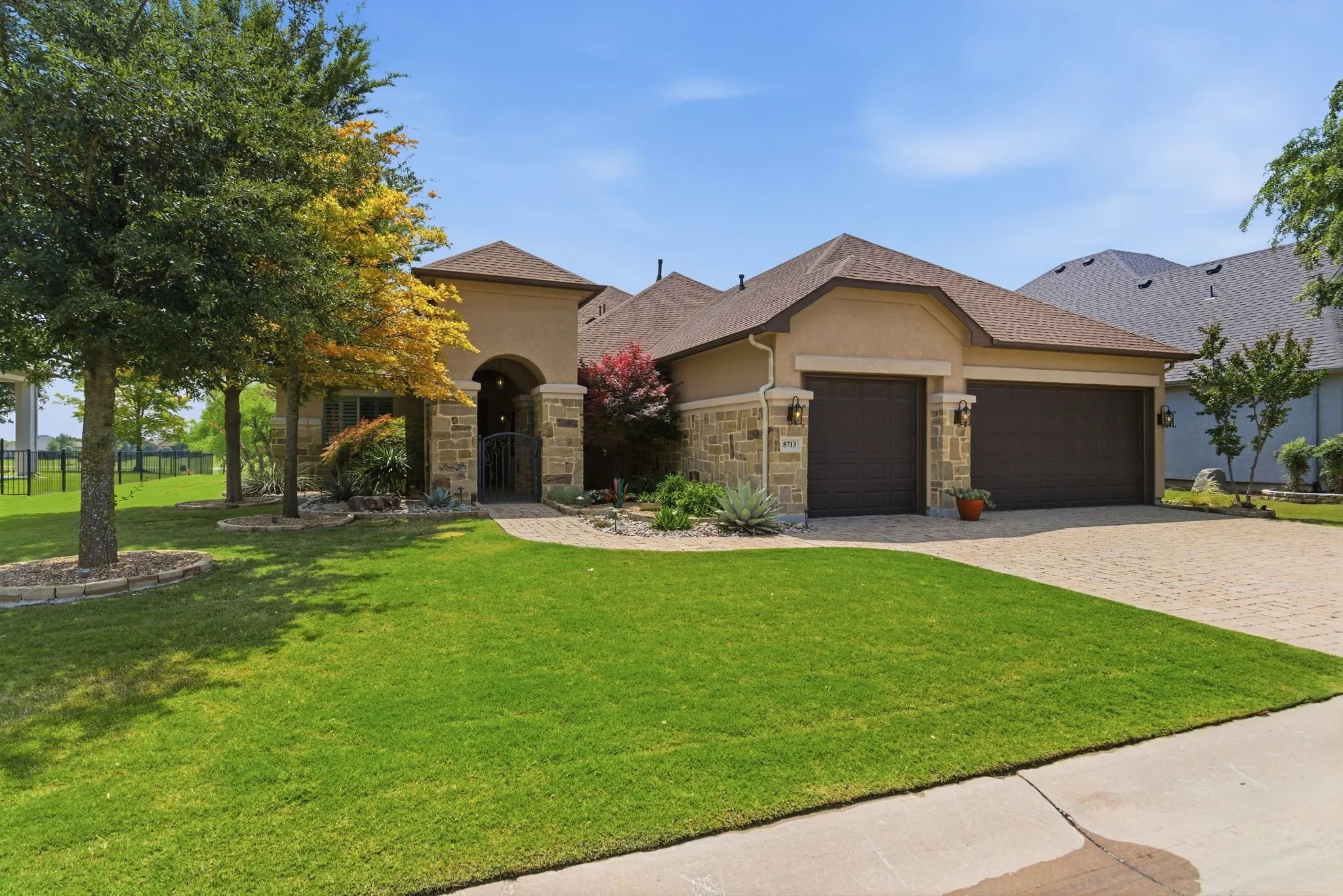 Single Family Residence For Sale in Denton County , 8713 Gardenia Drive, Denton, Texas 76207, 2 Bedroom, 3 Bathroom, 3 Garage spaces, 2,952 Sqft, built in 2015, mls#21258049, Real Estate Agent in Denton, Homes For Sale in Denton county, Homes For Sale in Denton, Realtor in Denton Texas, Real Estate Brokerage Independent Realty Texas, Luminita Cordes Realtor