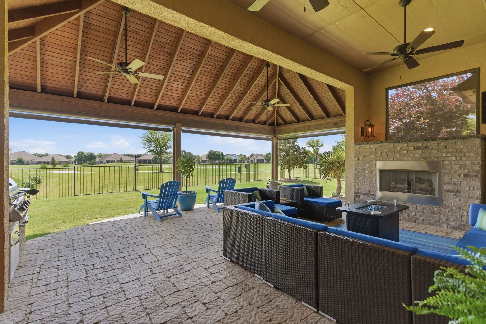 Single Family Residence For Sale in Denton County , 8713 Gardenia Drive, Denton, Texas 76207, 2 Bedroom, 3 Bathroom, 3 Garage spaces, 2,952 Sqft, built in 2015, mls#21258049, Real Estate Agent in Denton, Homes For Sale in Denton county, Homes For Sale in Denton, Realtor in Denton Texas, Real Estate Brokerage Independent Realty Texas, Luminita Cordes Realtor