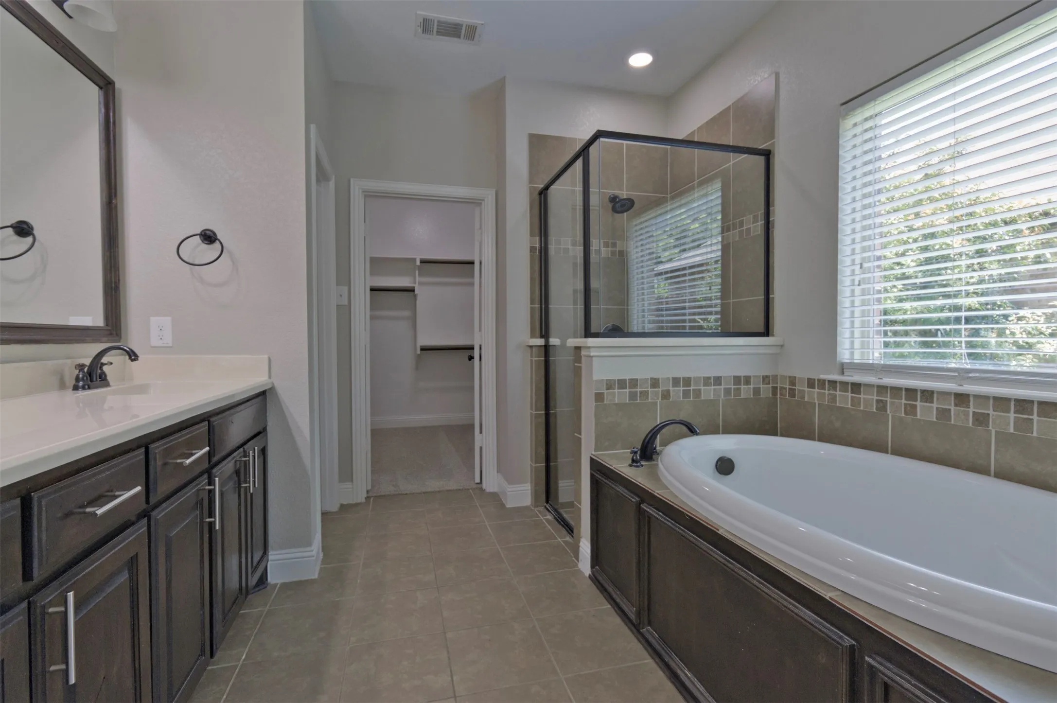 Single Family Residence For Sale in Ellis County , 210 Debbie Way, Red Oak, Texas 75154, 5 Bedroom, 3 Bathroom, 2 Garage spaces, 3,261 Sqft, built in 2015, mls#21291405, Real Estate Agent in Red Oak, Homes For Sale in Ellis county, Homes For Sale in Red Oak, Realtor in Red Oak Texas, Real Estate Brokerage Independent Realty Texas, Luminita Cordes Realtor