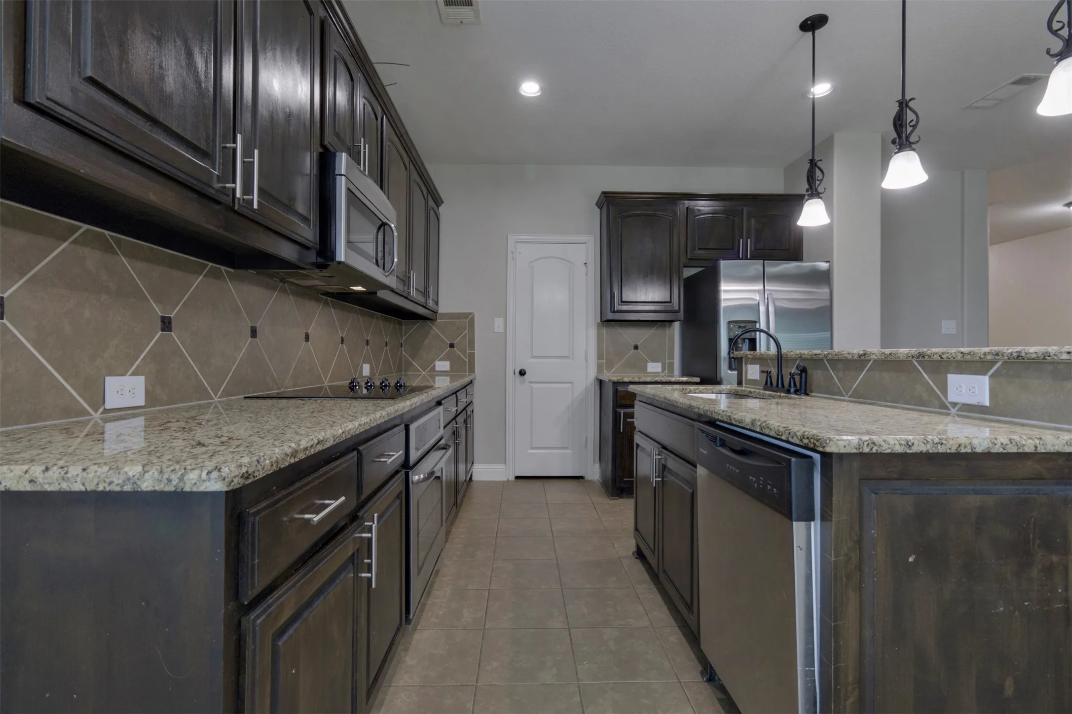 Single Family Residence For Sale in Ellis County , 210 Debbie Way, Red Oak, Texas 75154, 5 Bedroom, 3 Bathroom, 2 Garage spaces, 3,261 Sqft, built in 2015, mls#21291405, Real Estate Agent in Red Oak, Homes For Sale in Ellis county, Homes For Sale in Red Oak, Realtor in Red Oak Texas, Real Estate Brokerage Independent Realty Texas, Luminita Cordes Realtor