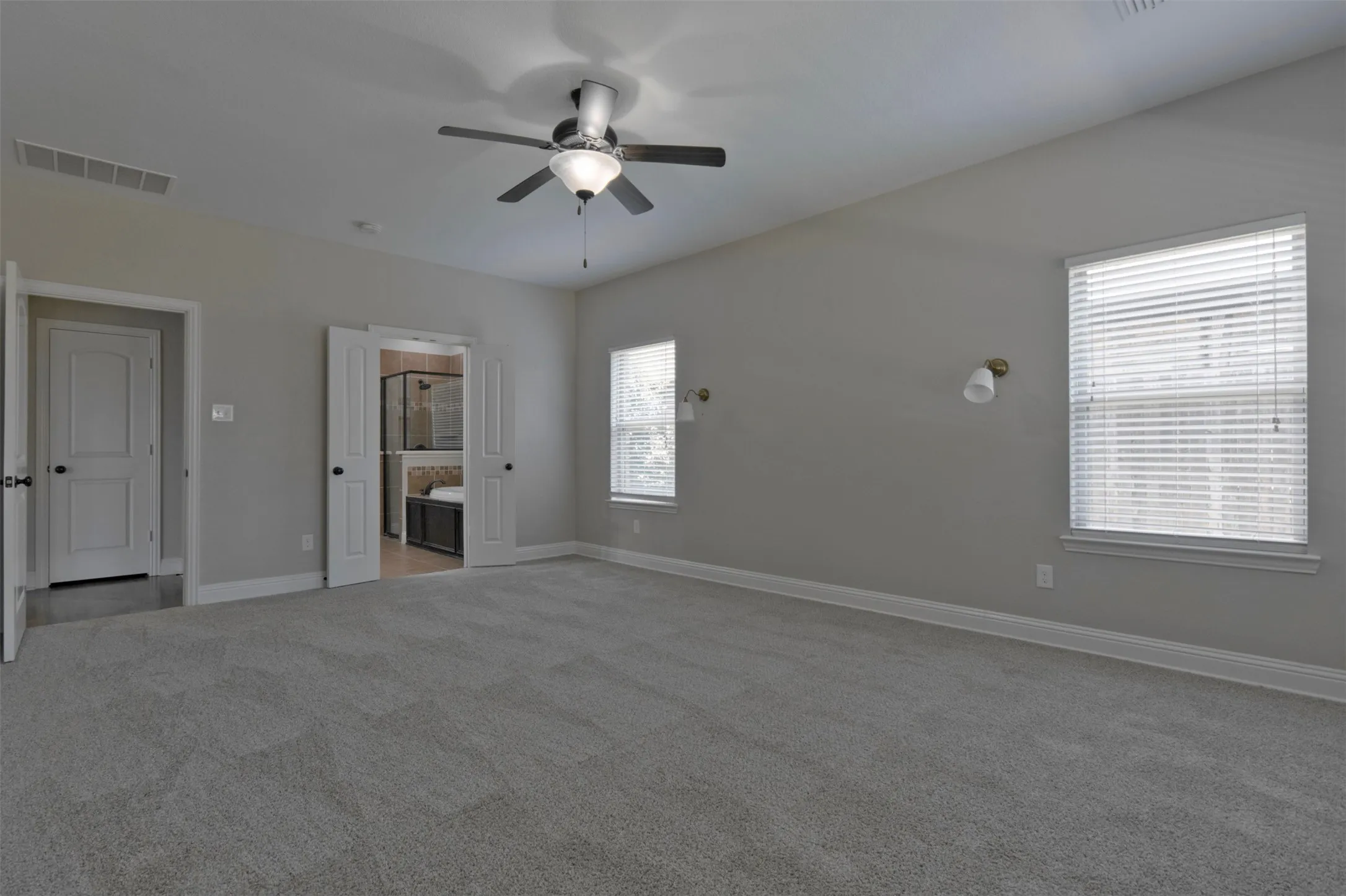 Single Family Residence For Sale in Ellis County , 210 Debbie Way, Red Oak, Texas 75154, 5 Bedroom, 3 Bathroom, 2 Garage spaces, 3,261 Sqft, built in 2015, mls#21291405, Real Estate Agent in Red Oak, Homes For Sale in Ellis county, Homes For Sale in Red Oak, Realtor in Red Oak Texas, Real Estate Brokerage Independent Realty Texas, Luminita Cordes Realtor