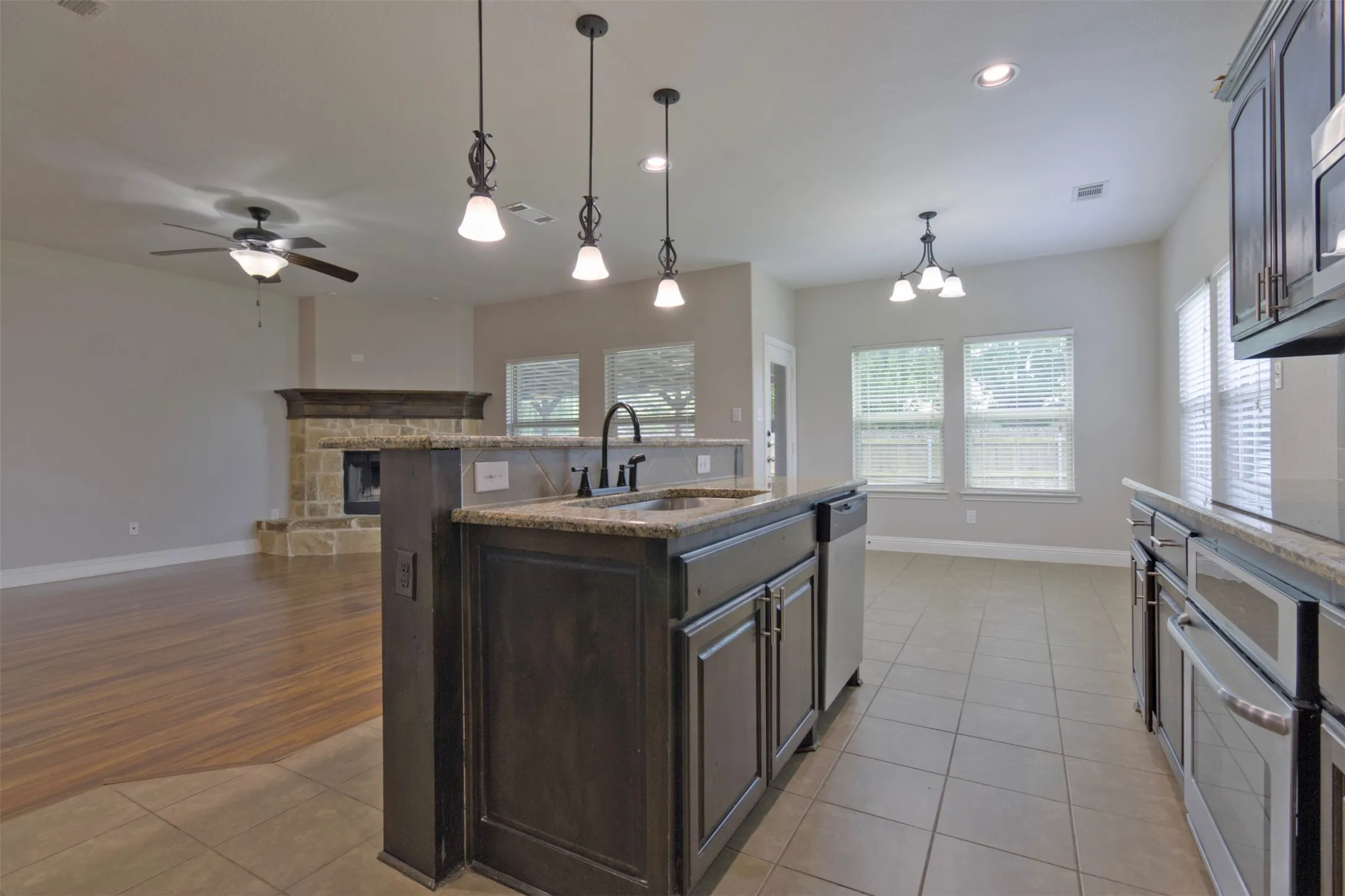 Single Family Residence For Sale in Ellis County , 210 Debbie Way, Red Oak, Texas 75154, 5 Bedroom, 3 Bathroom, 2 Garage spaces, 3,261 Sqft, built in 2015, mls#21291405, Real Estate Agent in Red Oak, Homes For Sale in Ellis county, Homes For Sale in Red Oak, Realtor in Red Oak Texas, Real Estate Brokerage Independent Realty Texas, Luminita Cordes Realtor