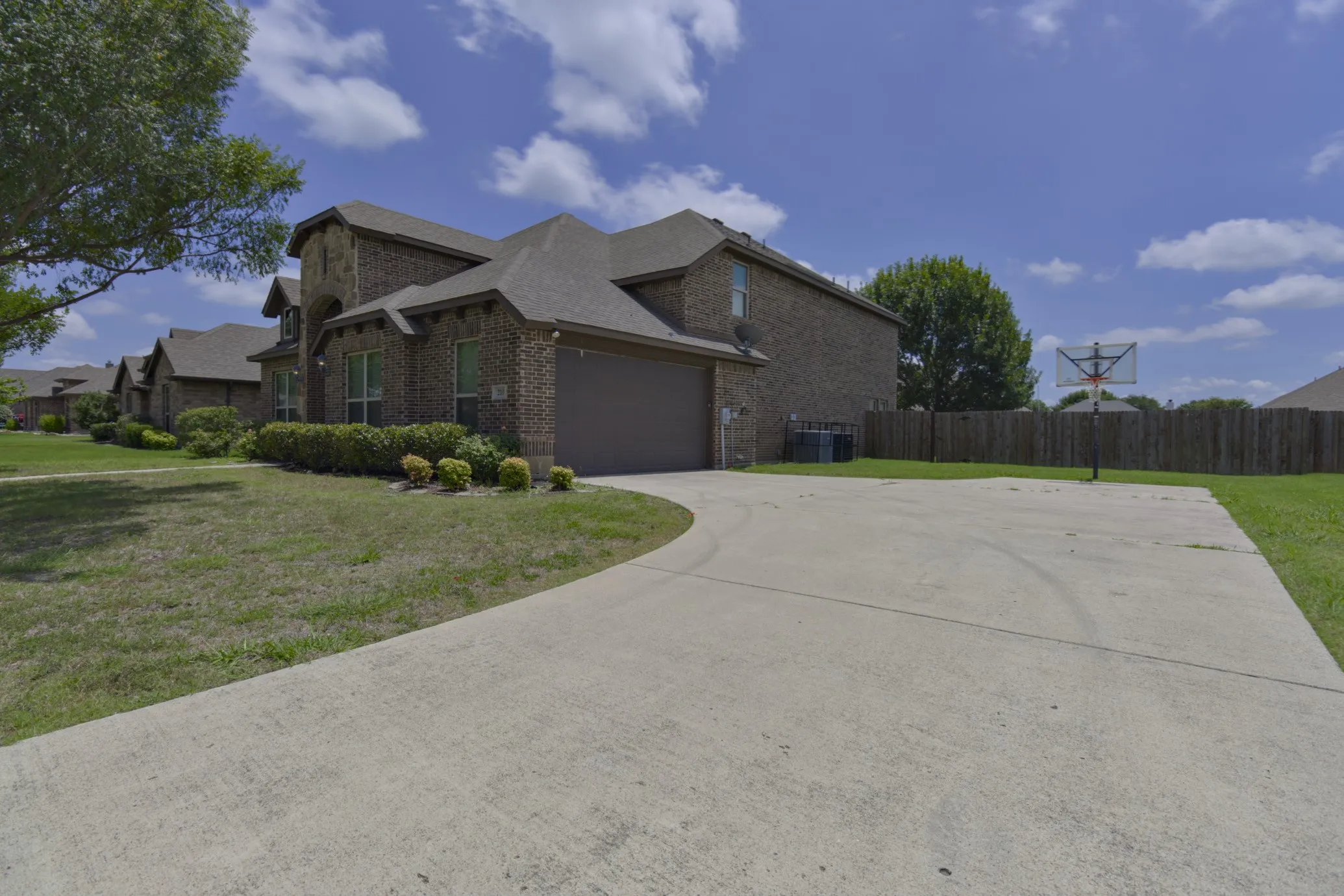 Single Family Residence For Sale in Ellis County , 210 Debbie Way, Red Oak, Texas 75154, 5 Bedroom, 3 Bathroom, 2 Garage spaces, 3,261 Sqft, built in 2015, mls#21291405, Real Estate Agent in Red Oak, Homes For Sale in Ellis county, Homes For Sale in Red Oak, Realtor in Red Oak Texas, Real Estate Brokerage Independent Realty Texas, Luminita Cordes Realtor