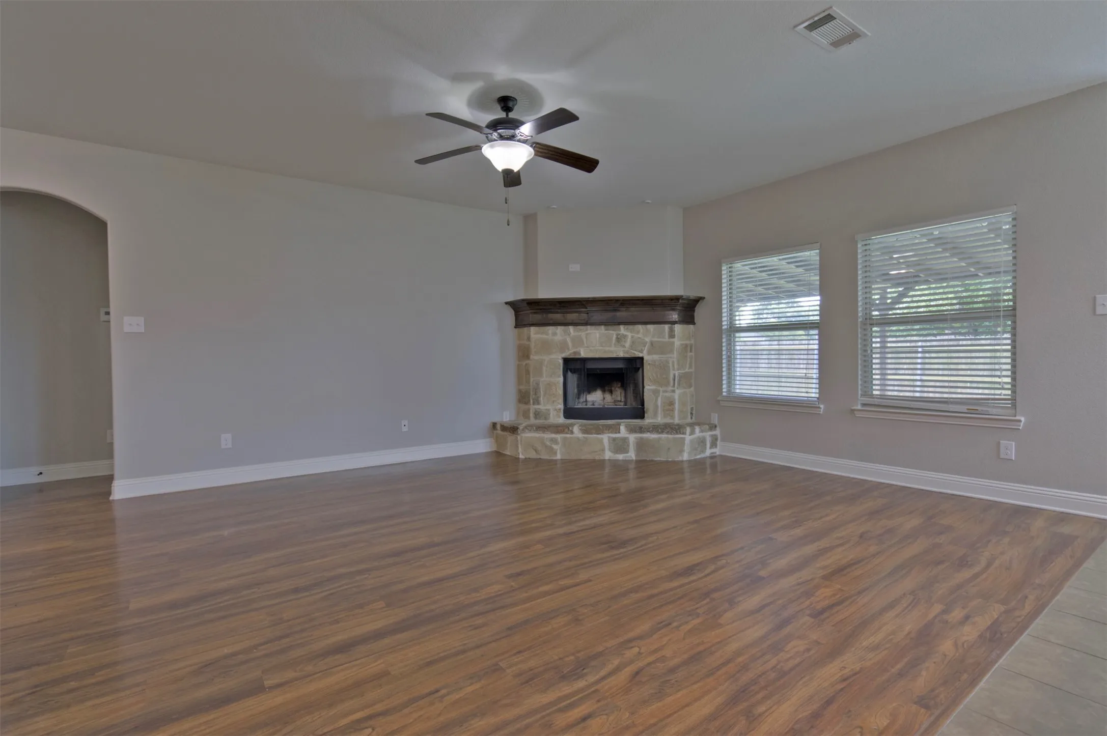 Single Family Residence For Sale in Ellis County , 210 Debbie Way, Red Oak, Texas 75154, 5 Bedroom, 3 Bathroom, 2 Garage spaces, 3,261 Sqft, built in 2015, mls#21291405, Real Estate Agent in Red Oak, Homes For Sale in Ellis county, Homes For Sale in Red Oak, Realtor in Red Oak Texas, Real Estate Brokerage Independent Realty Texas, Luminita Cordes Realtor