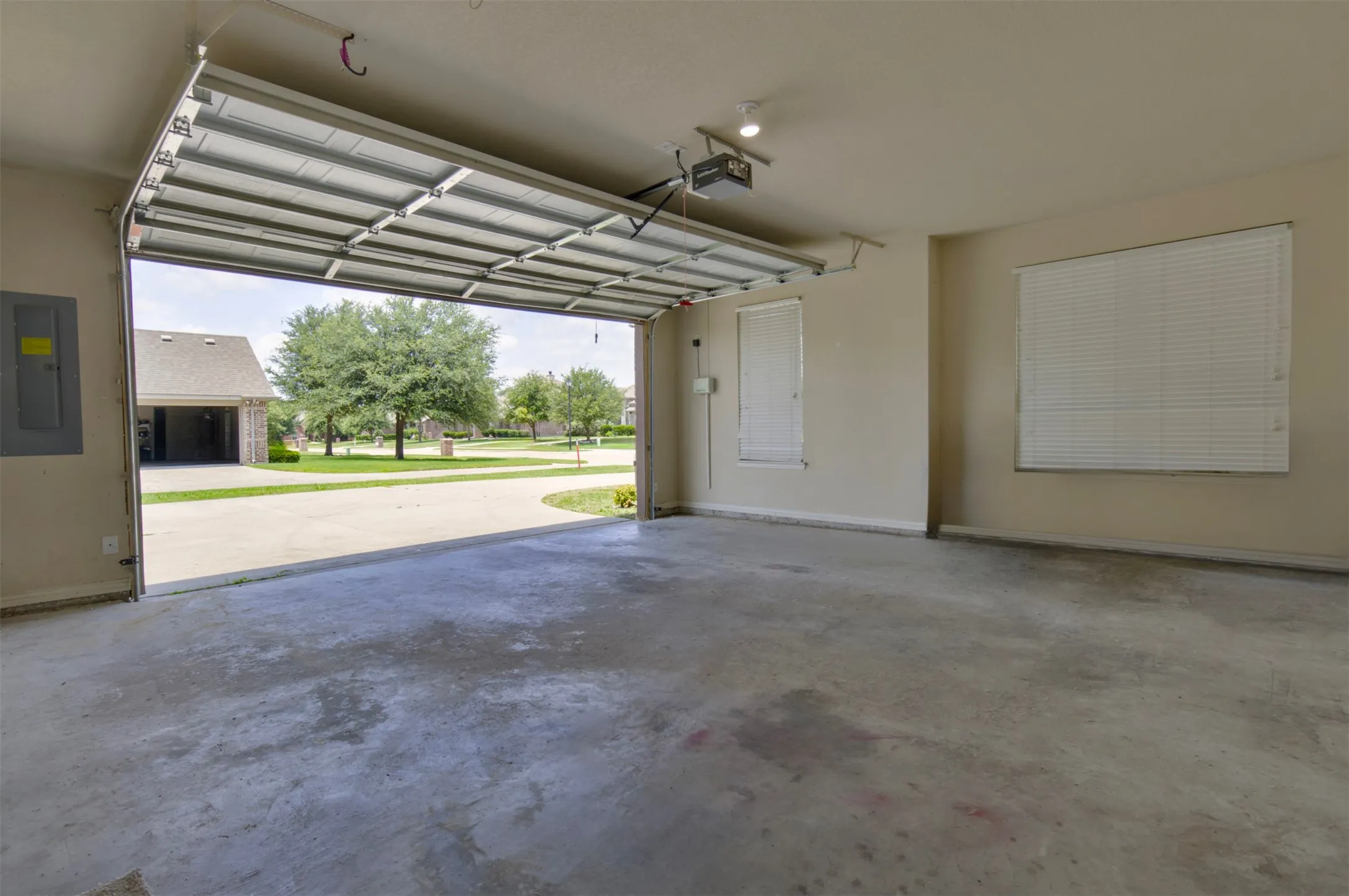 Single Family Residence For Sale in Ellis County , 210 Debbie Way, Red Oak, Texas 75154, 5 Bedroom, 3 Bathroom, 2 Garage spaces, 3,261 Sqft, built in 2015, mls#21291405, Real Estate Agent in Red Oak, Homes For Sale in Ellis county, Homes For Sale in Red Oak, Realtor in Red Oak Texas, Real Estate Brokerage Independent Realty Texas, Luminita Cordes Realtor