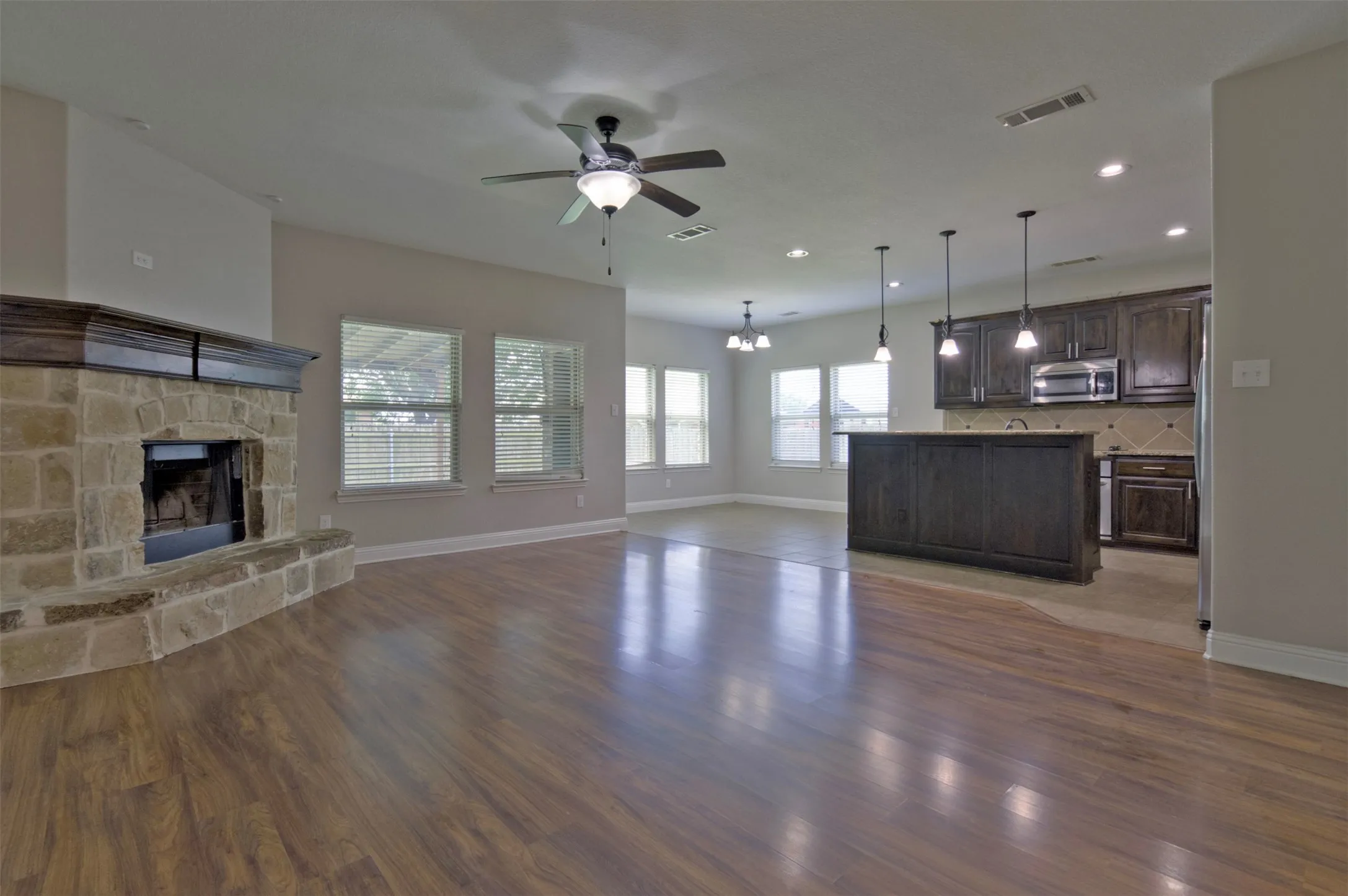 Single Family Residence For Sale in Ellis County , 210 Debbie Way, Red Oak, Texas 75154, 5 Bedroom, 3 Bathroom, 2 Garage spaces, 3,261 Sqft, built in 2015, mls#21291405, Real Estate Agent in Red Oak, Homes For Sale in Ellis county, Homes For Sale in Red Oak, Realtor in Red Oak Texas, Real Estate Brokerage Independent Realty Texas, Luminita Cordes Realtor
