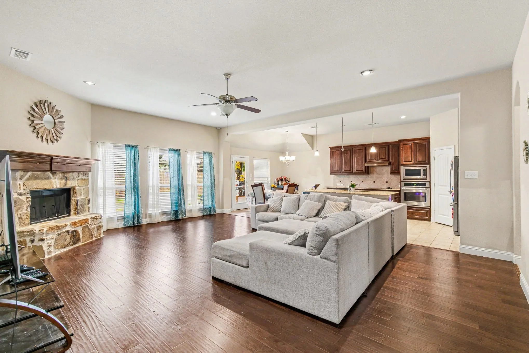 Single Family Residence For Sale in Johnson County , 233 Hawks Ridge Trail, Burleson, Texas 76028, 4 Bedroom, 3 Bathroom, 2 Garage spaces, 3,385 Sqft, built in 2014, mls#21303709, Real Estate Agent in Burleson, Homes For Sale in Johnson county, Homes For Sale in Burleson, Realtor in Burleson Texas, Real Estate Brokerage Independent Realty Texas, Luminita Cordes Realtor