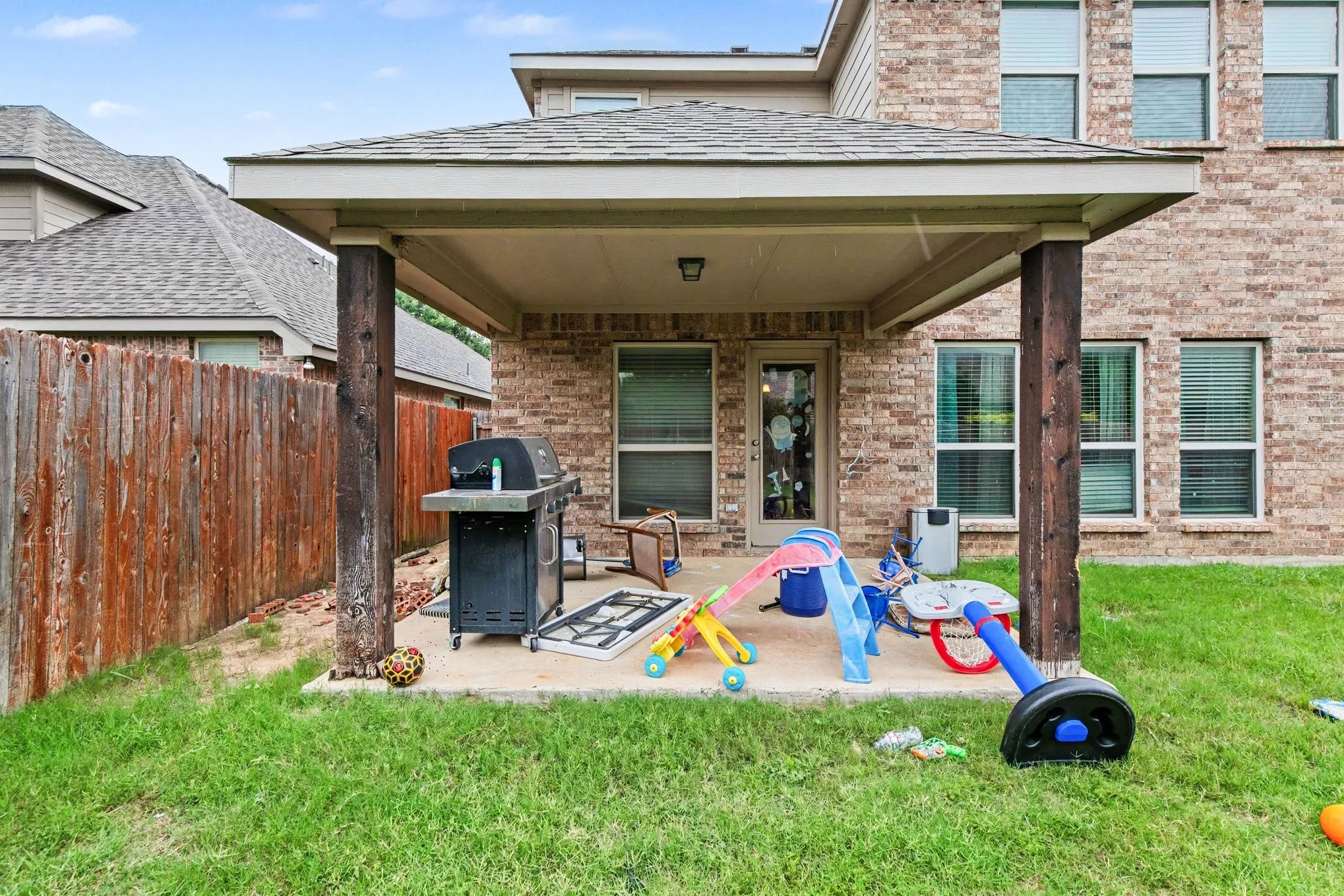 Single Family Residence For Sale in Johnson County , 233 Hawks Ridge Trail, Burleson, Texas 76028, 4 Bedroom, 3 Bathroom, 2 Garage spaces, 3,385 Sqft, built in 2014, mls#21303709, Real Estate Agent in Burleson, Homes For Sale in Johnson county, Homes For Sale in Burleson, Realtor in Burleson Texas, Real Estate Brokerage Independent Realty Texas, Luminita Cordes Realtor