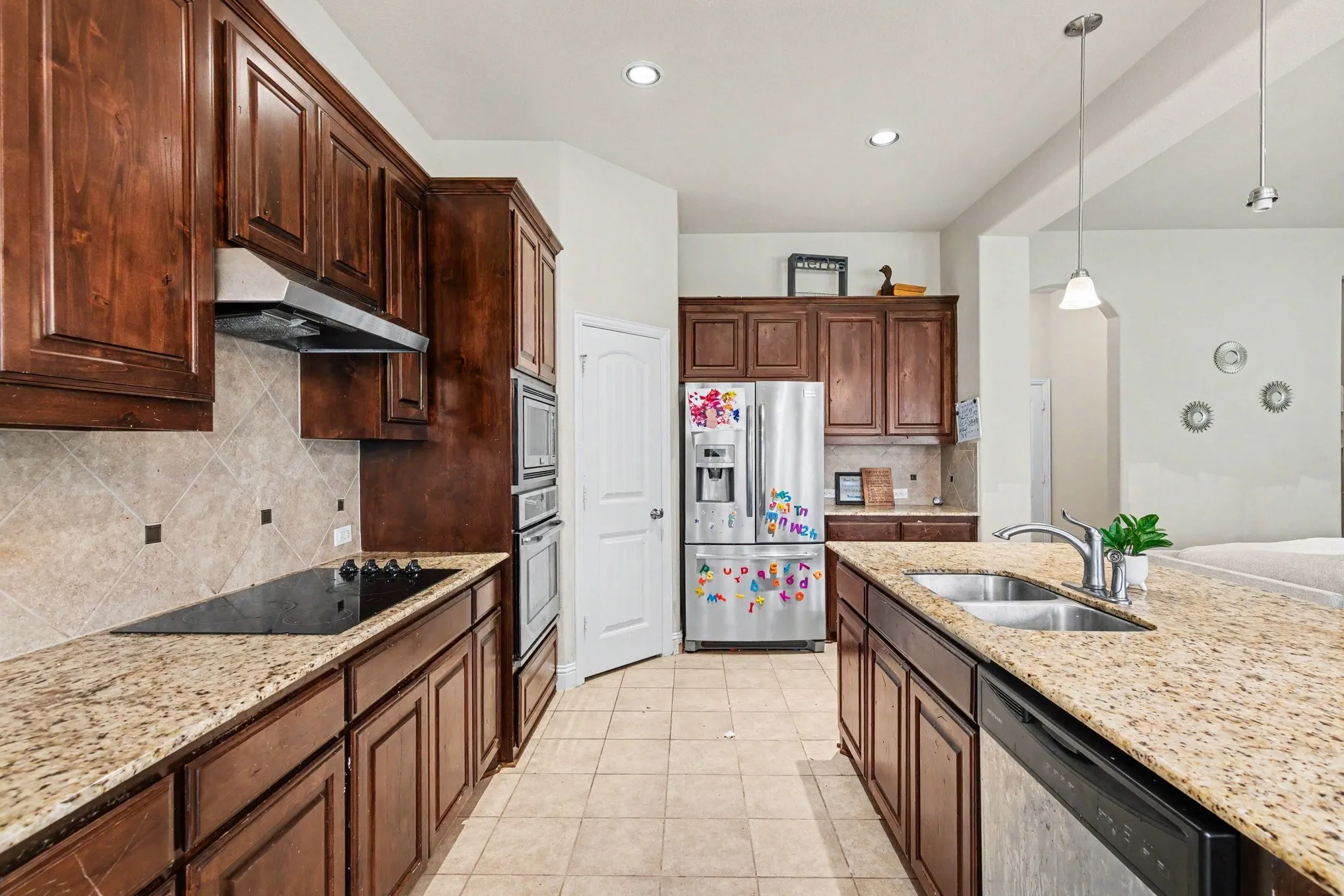 Single Family Residence For Sale in Johnson County , 233 Hawks Ridge Trail, Burleson, Texas 76028, 4 Bedroom, 3 Bathroom, 2 Garage spaces, 3,385 Sqft, built in 2014, mls#21303709, Real Estate Agent in Burleson, Homes For Sale in Johnson county, Homes For Sale in Burleson, Realtor in Burleson Texas, Real Estate Brokerage Independent Realty Texas, Luminita Cordes Realtor
