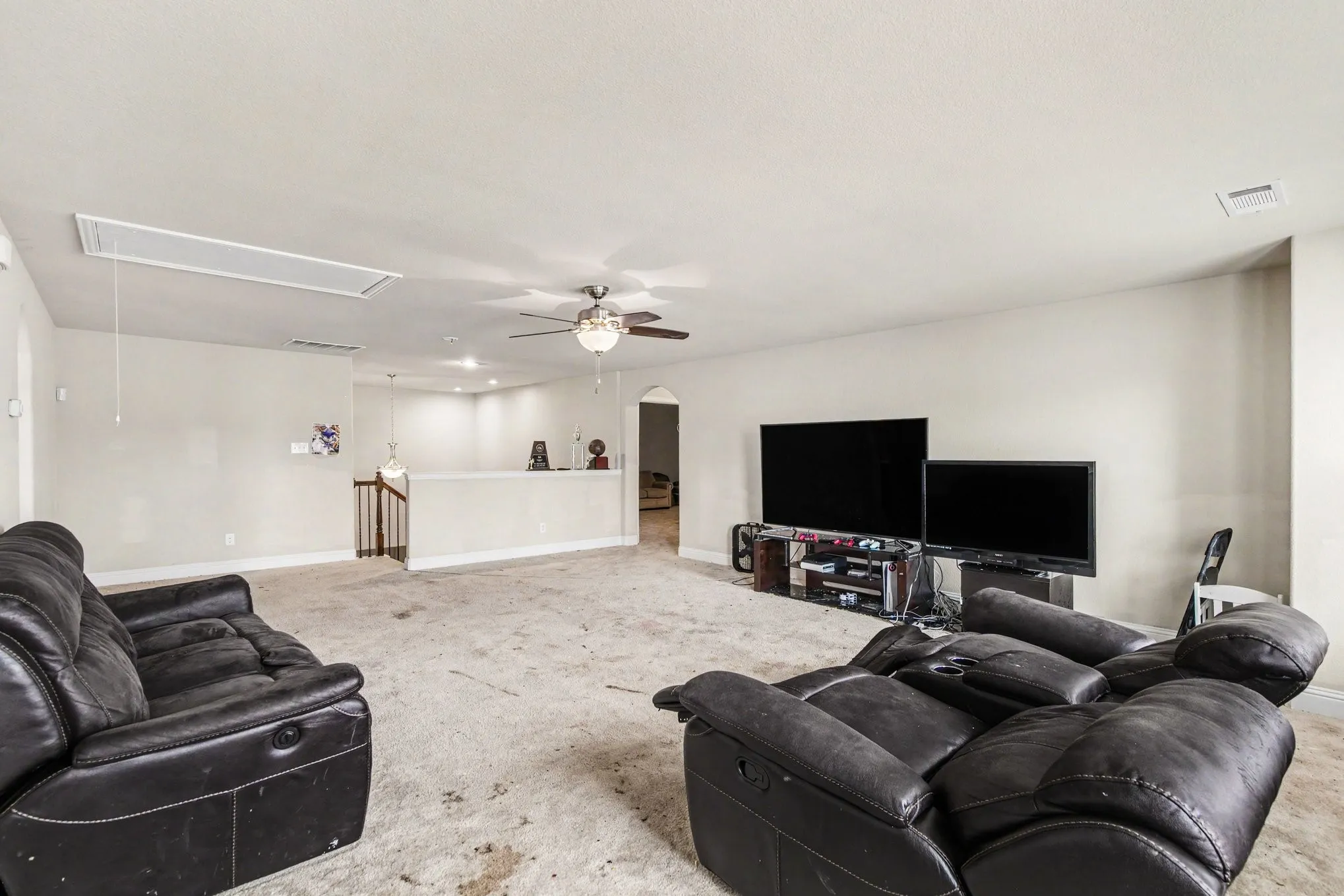 Single Family Residence For Sale in Johnson County , 233 Hawks Ridge Trail, Burleson, Texas 76028, 4 Bedroom, 3 Bathroom, 2 Garage spaces, 3,385 Sqft, built in 2014, mls#21303709, Real Estate Agent in Burleson, Homes For Sale in Johnson county, Homes For Sale in Burleson, Realtor in Burleson Texas, Real Estate Brokerage Independent Realty Texas, Luminita Cordes Realtor