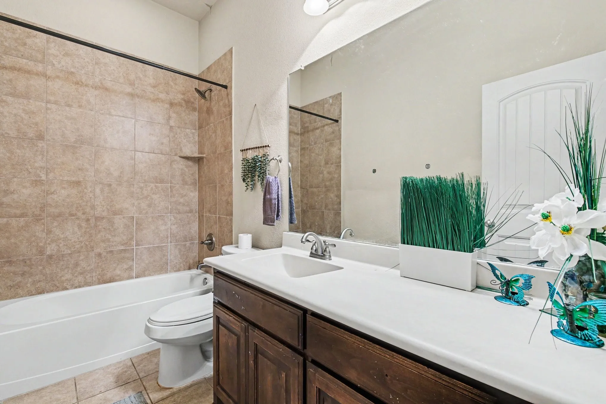 Single Family Residence For Sale in Johnson County , 233 Hawks Ridge Trail, Burleson, Texas 76028, 4 Bedroom, 3 Bathroom, 2 Garage spaces, 3,385 Sqft, built in 2014, mls#21303709, Real Estate Agent in Burleson, Homes For Sale in Johnson county, Homes For Sale in Burleson, Realtor in Burleson Texas, Real Estate Brokerage Independent Realty Texas, Luminita Cordes Realtor