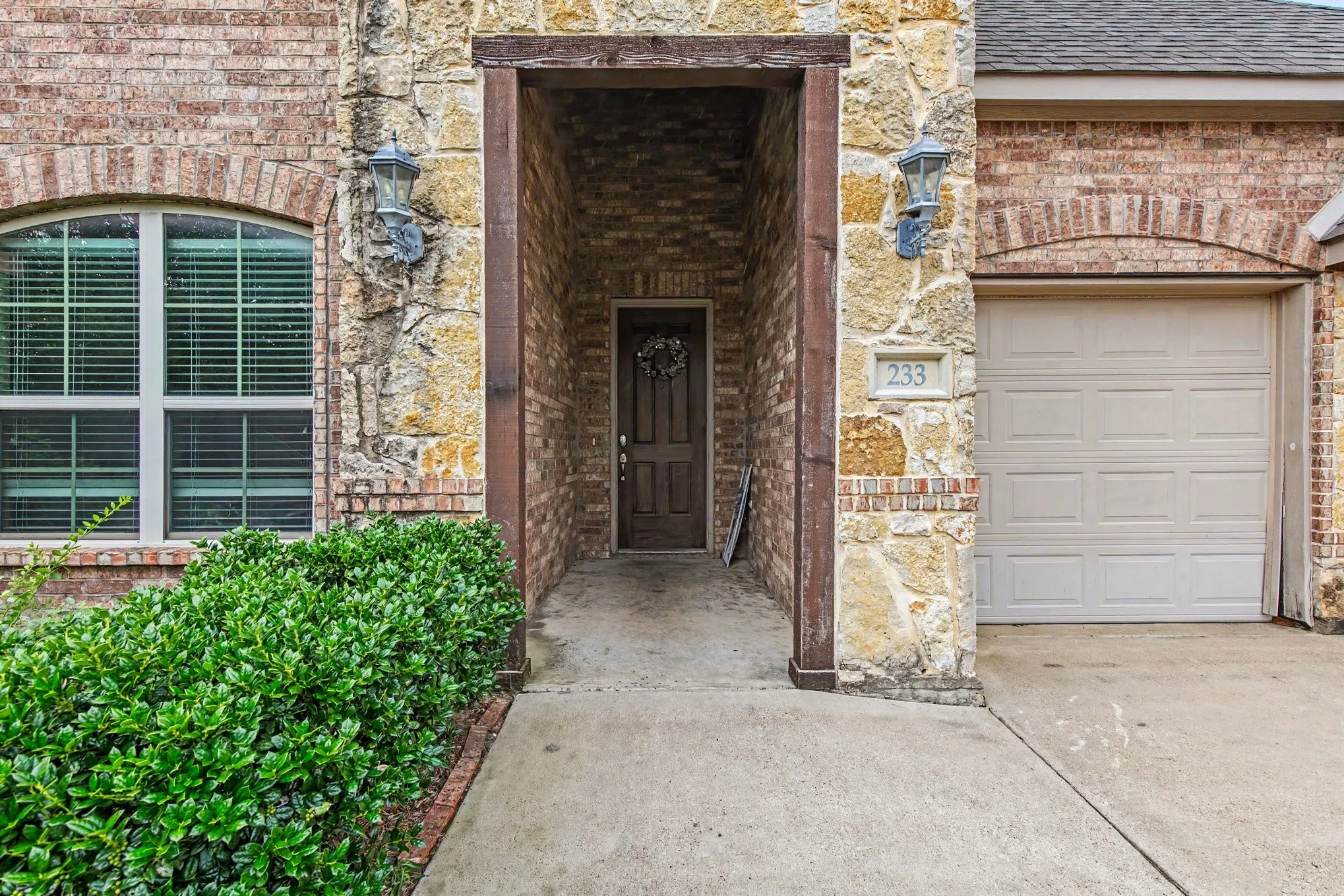 Single Family Residence For Sale in Johnson County , 233 Hawks Ridge Trail, Burleson, Texas 76028, 4 Bedroom, 3 Bathroom, 2 Garage spaces, 3,385 Sqft, built in 2014, mls#21303709, Real Estate Agent in Burleson, Homes For Sale in Johnson county, Homes For Sale in Burleson, Realtor in Burleson Texas, Real Estate Brokerage Independent Realty Texas, Luminita Cordes Realtor