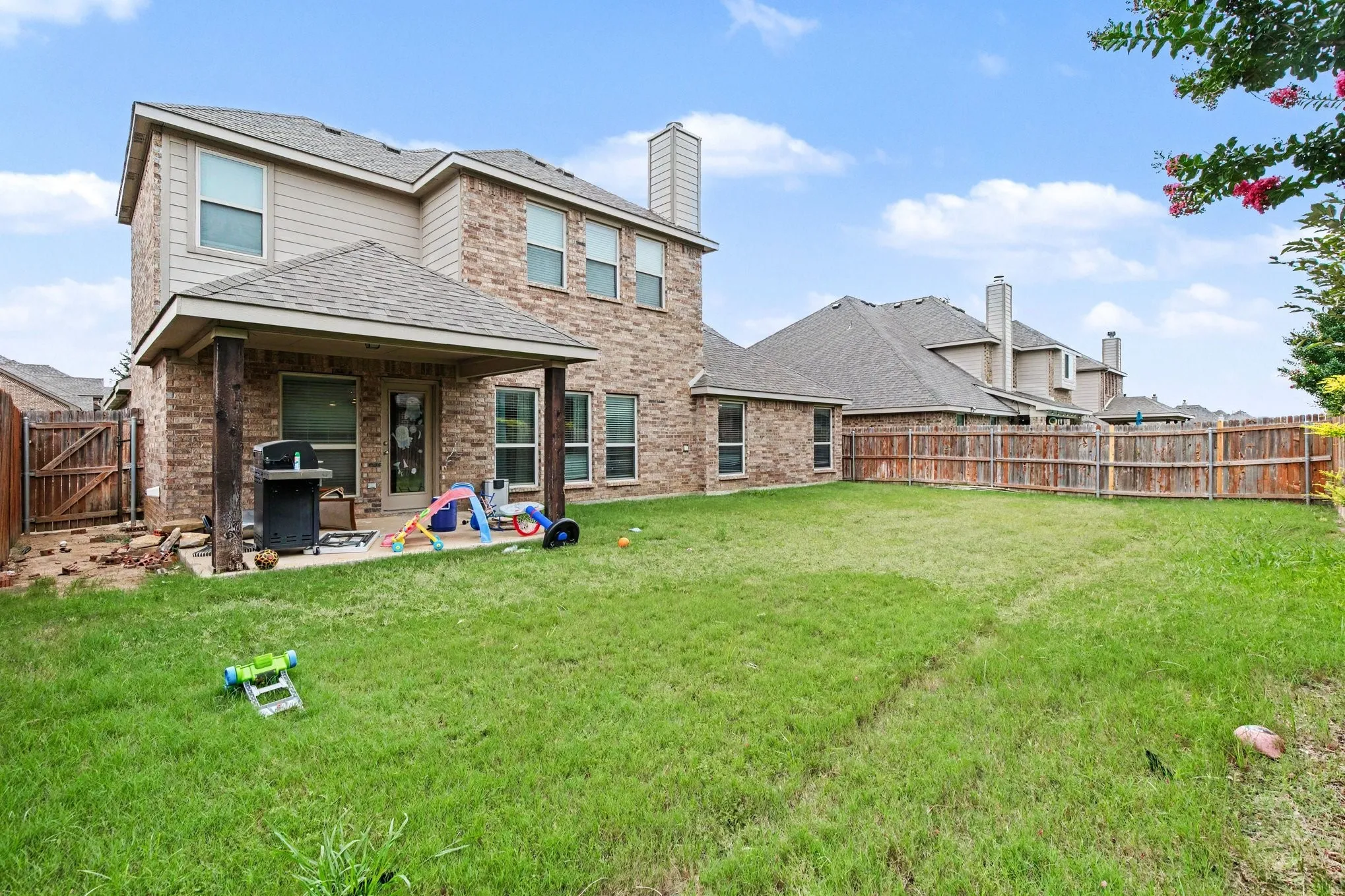 Single Family Residence For Sale in Johnson County , 233 Hawks Ridge Trail, Burleson, Texas 76028, 4 Bedroom, 3 Bathroom, 2 Garage spaces, 3,385 Sqft, built in 2014, mls#21303709, Real Estate Agent in Burleson, Homes For Sale in Johnson county, Homes For Sale in Burleson, Realtor in Burleson Texas, Real Estate Brokerage Independent Realty Texas, Luminita Cordes Realtor