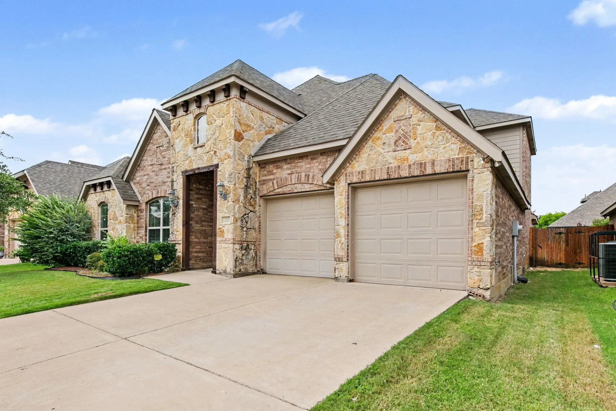 Single Family Residence For Sale in Johnson County , 233 Hawks Ridge Trail, Burleson, Texas 76028, 4 Bedroom, 3 Bathroom, 2 Garage spaces, 3,385 Sqft, built in 2014, mls#21303709, Real Estate Agent in Burleson, Homes For Sale in Johnson county, Homes For Sale in Burleson, Realtor in Burleson Texas, Real Estate Brokerage Independent Realty Texas, Luminita Cordes Realtor