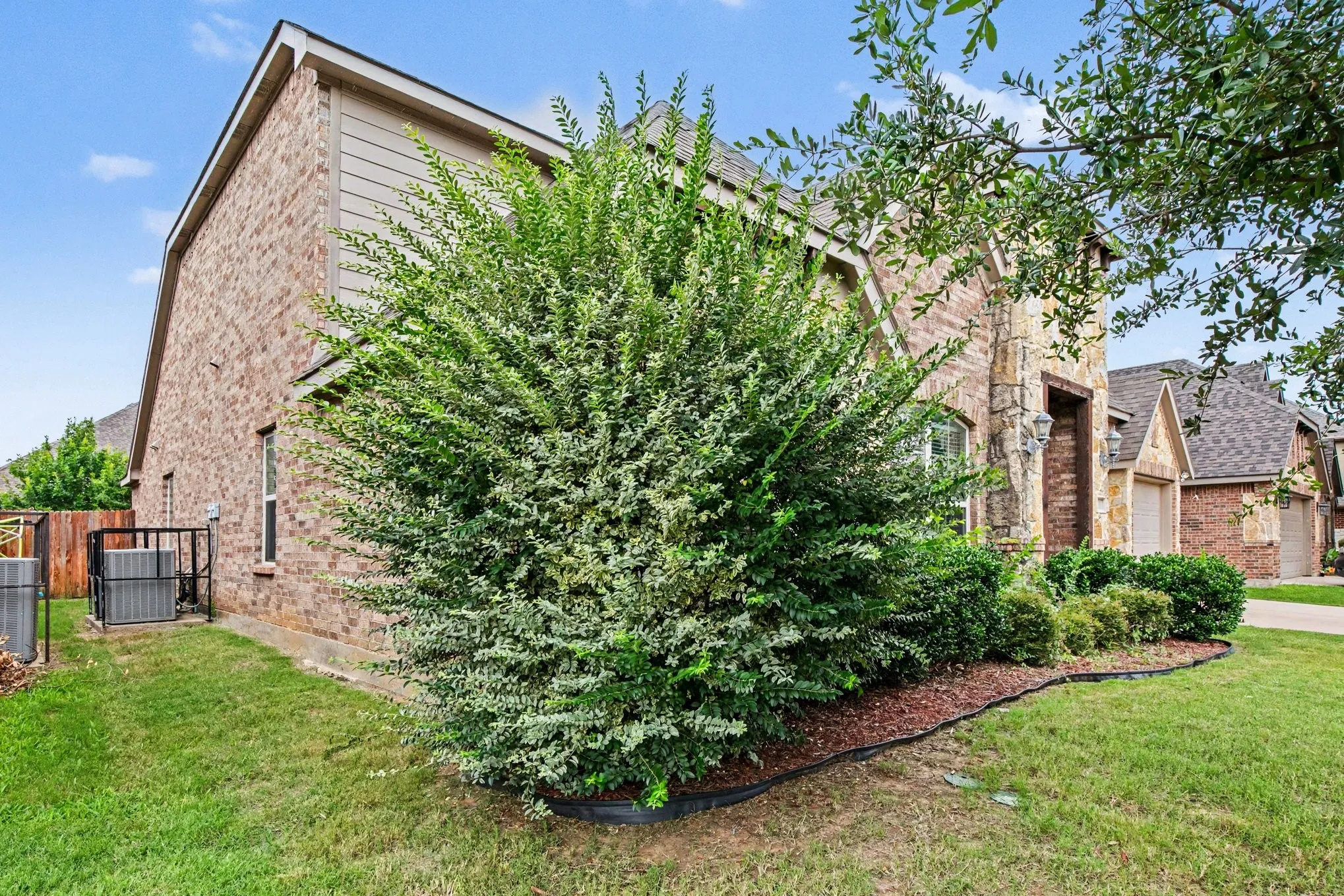Single Family Residence For Sale in Johnson County , 233 Hawks Ridge Trail, Burleson, Texas 76028, 4 Bedroom, 3 Bathroom, 2 Garage spaces, 3,385 Sqft, built in 2014, mls#21303709, Real Estate Agent in Burleson, Homes For Sale in Johnson county, Homes For Sale in Burleson, Realtor in Burleson Texas, Real Estate Brokerage Independent Realty Texas, Luminita Cordes Realtor