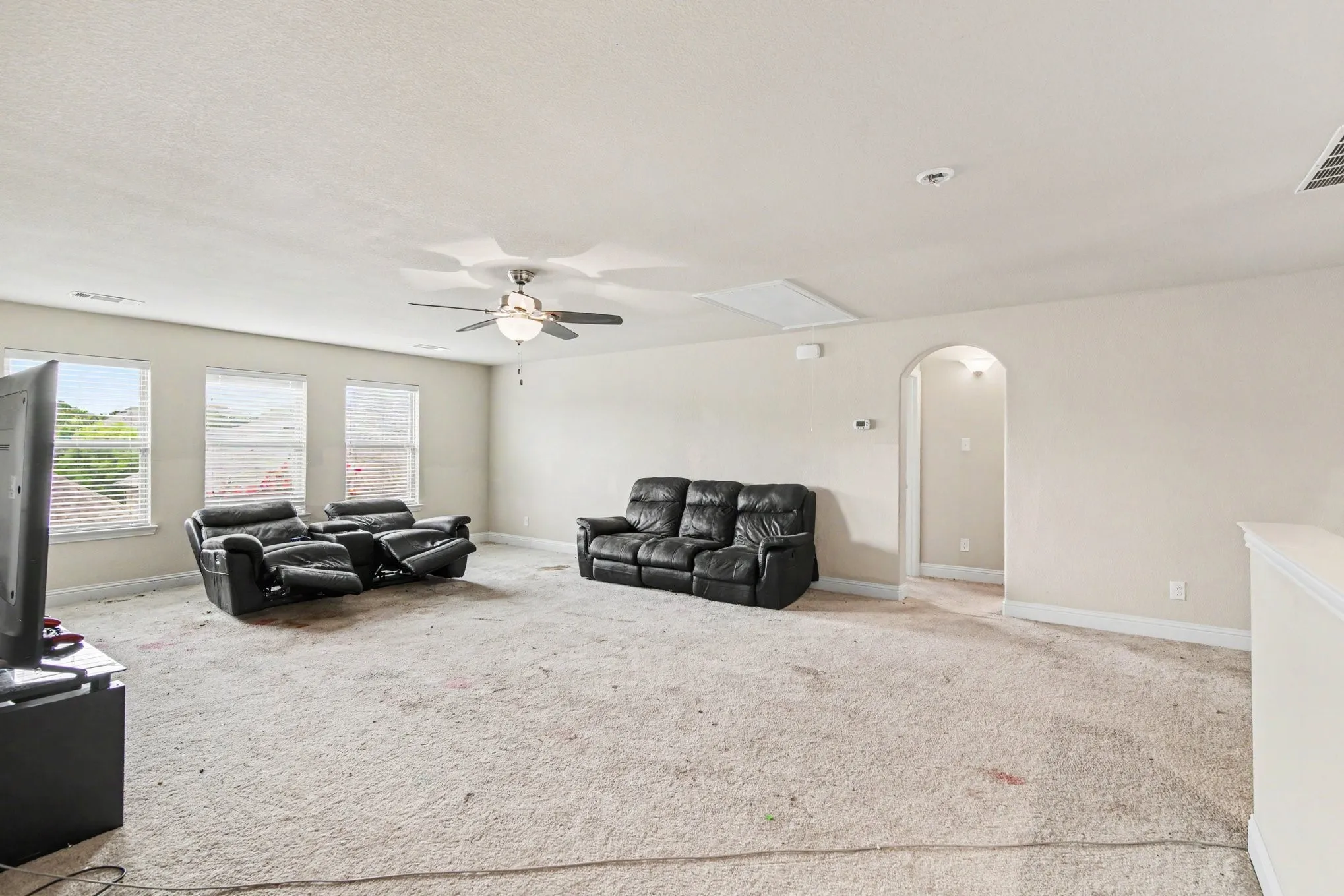 Single Family Residence For Sale in Johnson County , 233 Hawks Ridge Trail, Burleson, Texas 76028, 4 Bedroom, 3 Bathroom, 2 Garage spaces, 3,385 Sqft, built in 2014, mls#21303709, Real Estate Agent in Burleson, Homes For Sale in Johnson county, Homes For Sale in Burleson, Realtor in Burleson Texas, Real Estate Brokerage Independent Realty Texas, Luminita Cordes Realtor