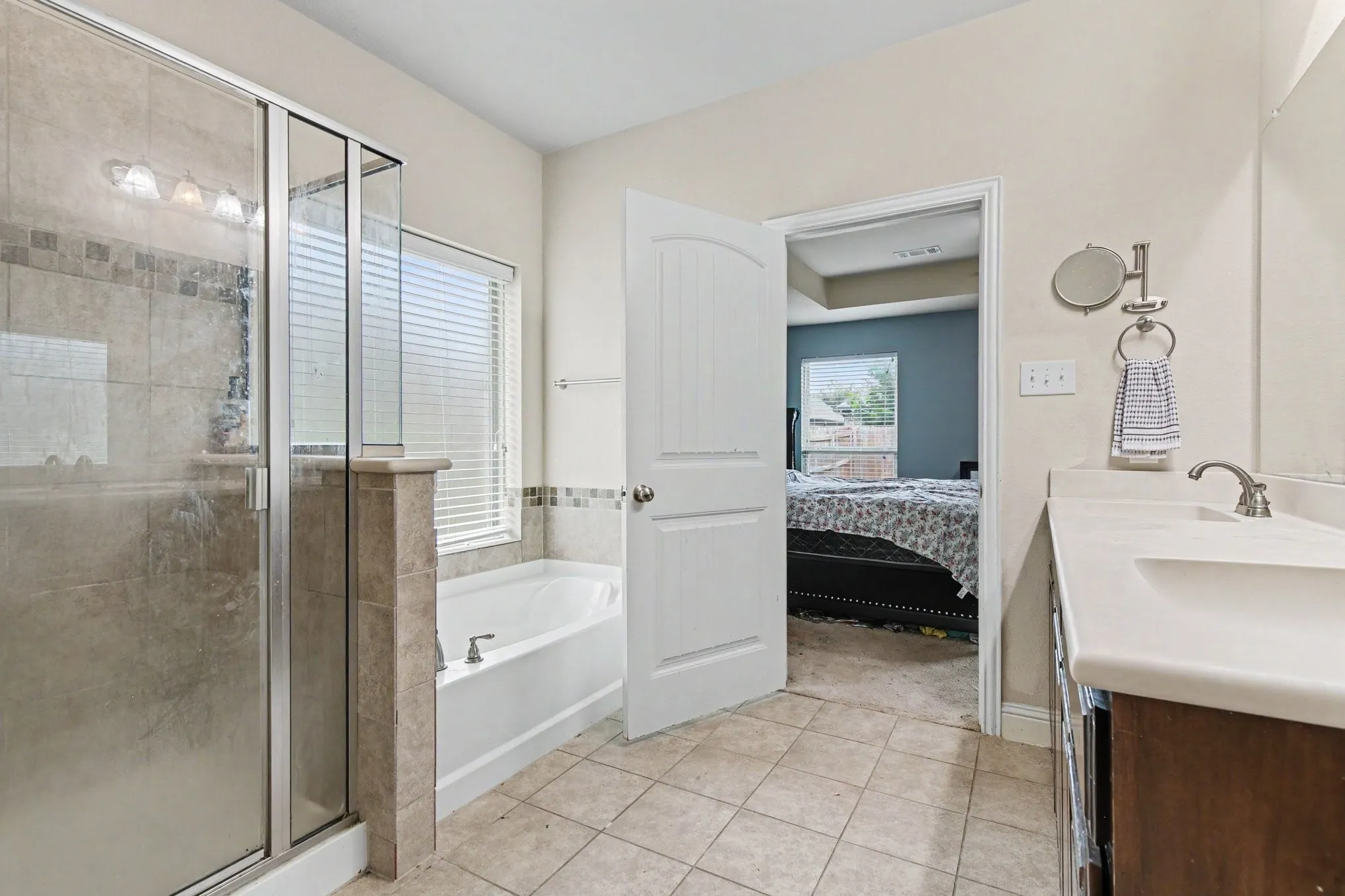 Single Family Residence For Sale in Johnson County , 233 Hawks Ridge Trail, Burleson, Texas 76028, 4 Bedroom, 3 Bathroom, 2 Garage spaces, 3,385 Sqft, built in 2014, mls#21303709, Real Estate Agent in Burleson, Homes For Sale in Johnson county, Homes For Sale in Burleson, Realtor in Burleson Texas, Real Estate Brokerage Independent Realty Texas, Luminita Cordes Realtor