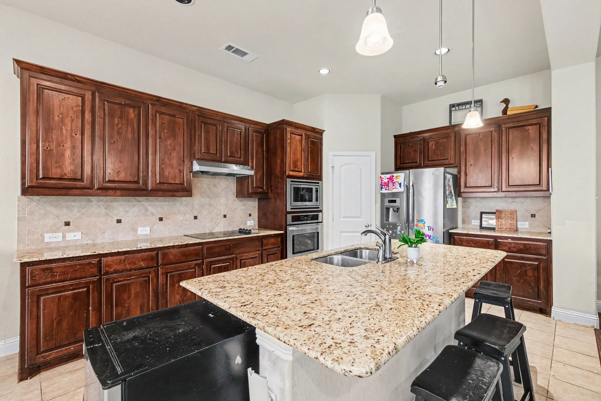 Single Family Residence For Sale in Johnson County , 233 Hawks Ridge Trail, Burleson, Texas 76028, 4 Bedroom, 3 Bathroom, 2 Garage spaces, 3,385 Sqft, built in 2014, mls#21303709, Real Estate Agent in Burleson, Homes For Sale in Johnson county, Homes For Sale in Burleson, Realtor in Burleson Texas, Real Estate Brokerage Independent Realty Texas, Luminita Cordes Realtor
