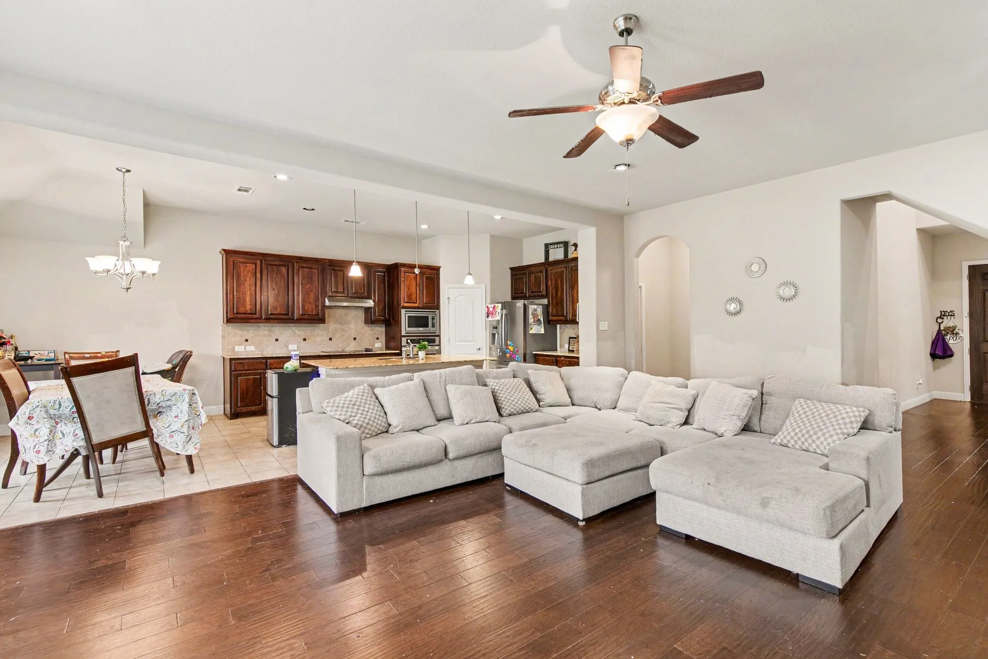 Single Family Residence For Sale in Johnson County , 233 Hawks Ridge Trail, Burleson, Texas 76028, 4 Bedroom, 3 Bathroom, 2 Garage spaces, 3,385 Sqft, built in 2014, mls#21303709, Real Estate Agent in Burleson, Homes For Sale in Johnson county, Homes For Sale in Burleson, Realtor in Burleson Texas, Real Estate Brokerage Independent Realty Texas, Luminita Cordes Realtor