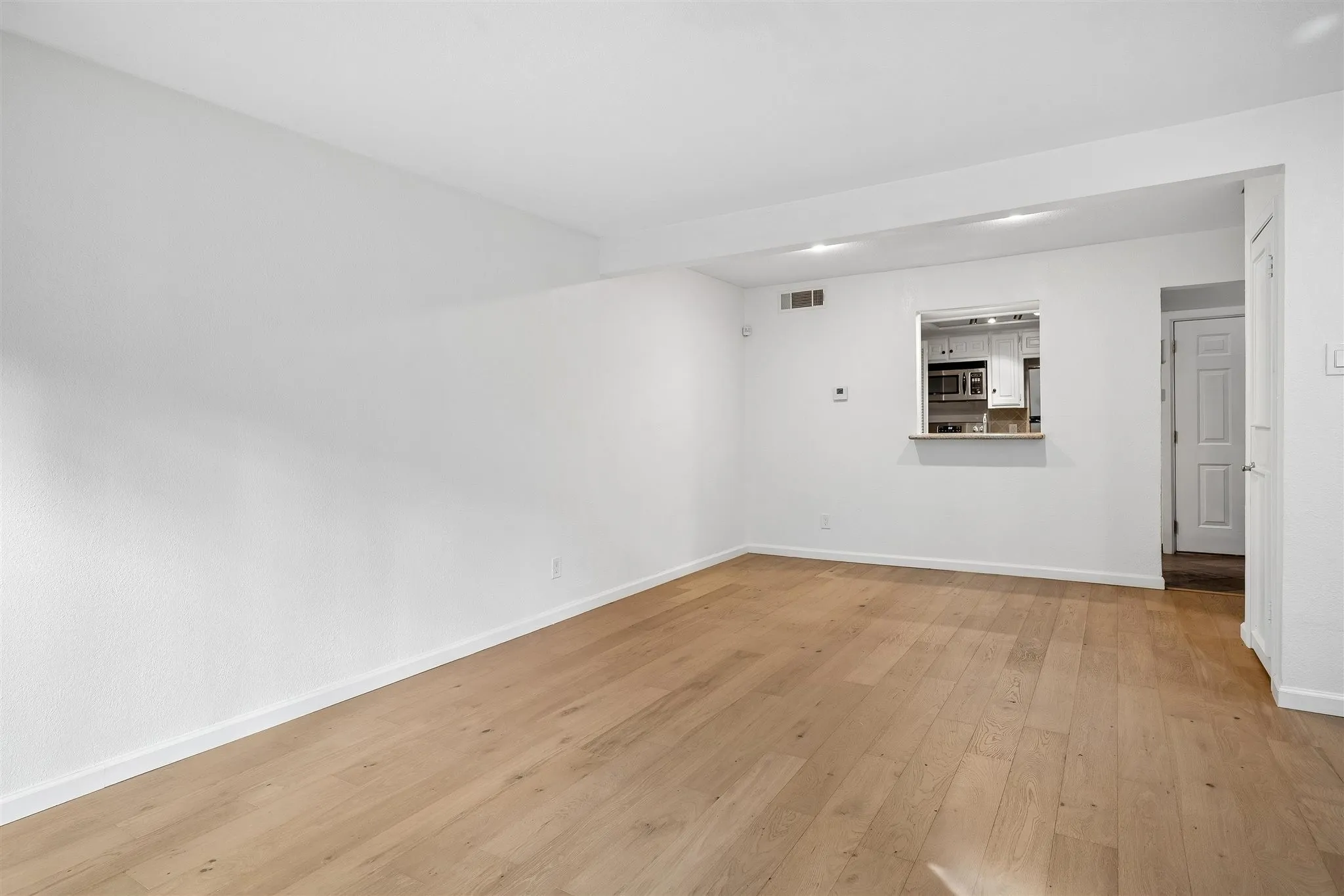 Pass through window from the dining room to the kitchen